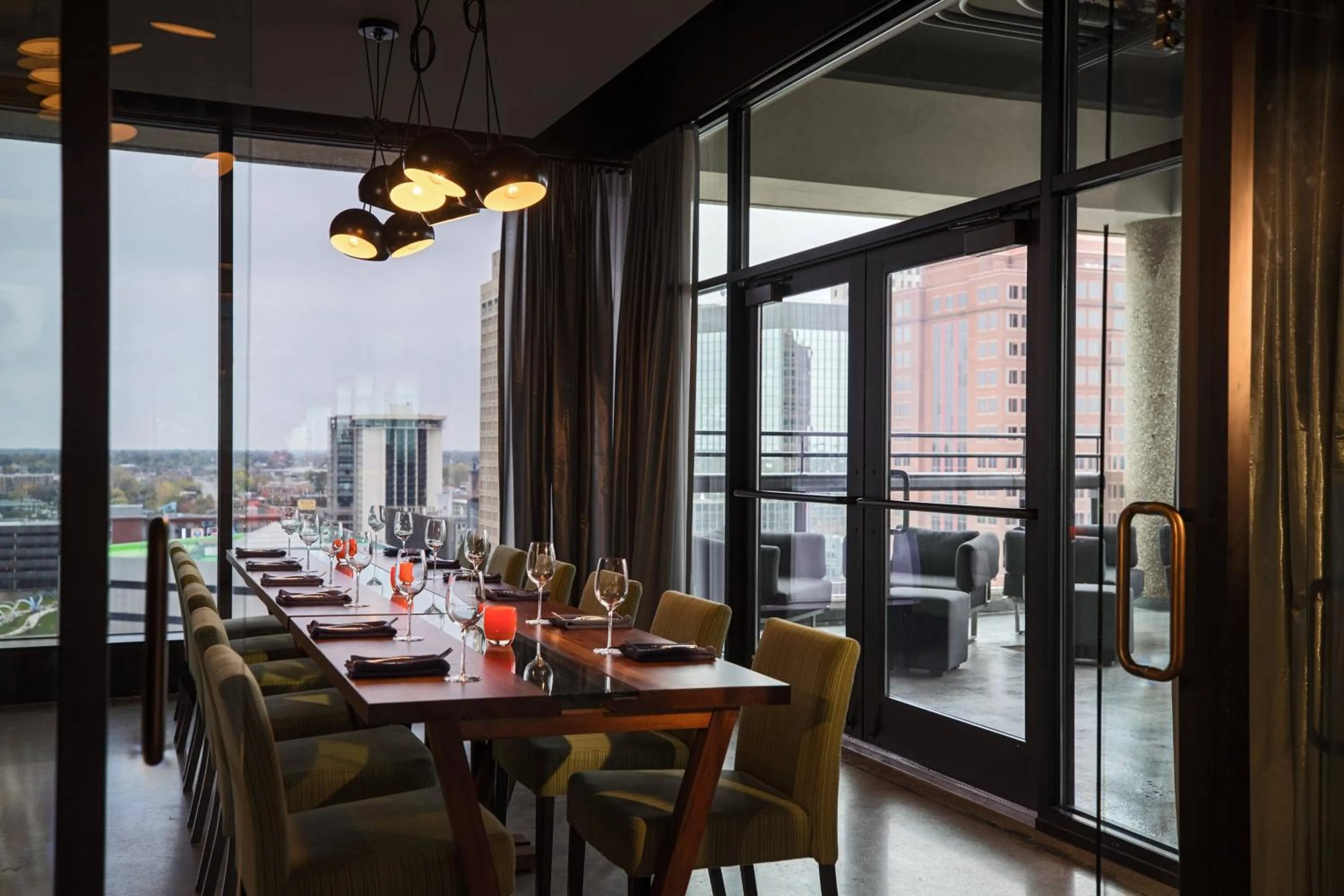 Restaurant/places to eat in Renaissance Toledo Downtown Hotel