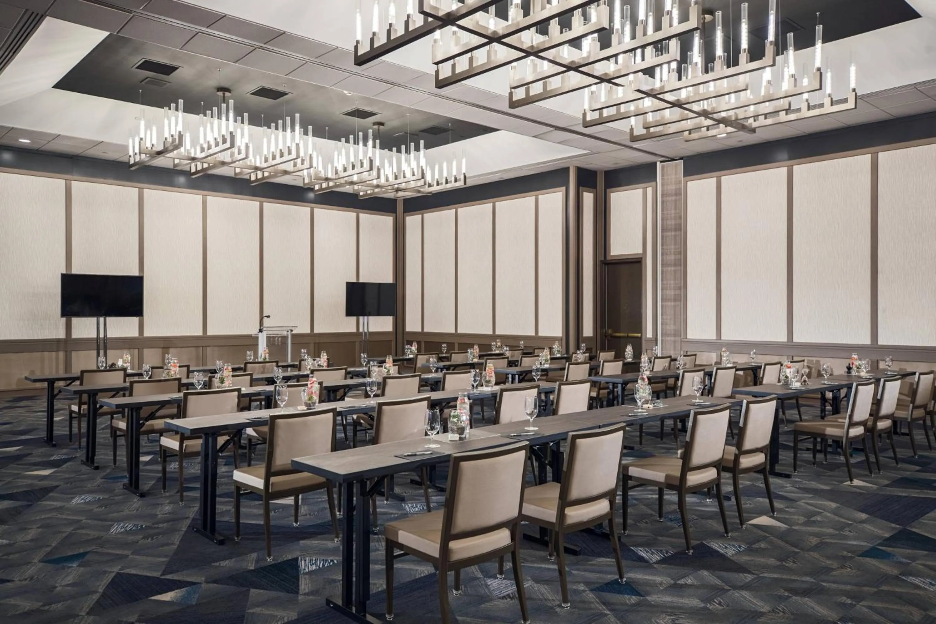 Meeting/conference room in Renaissance Toledo Downtown Hotel