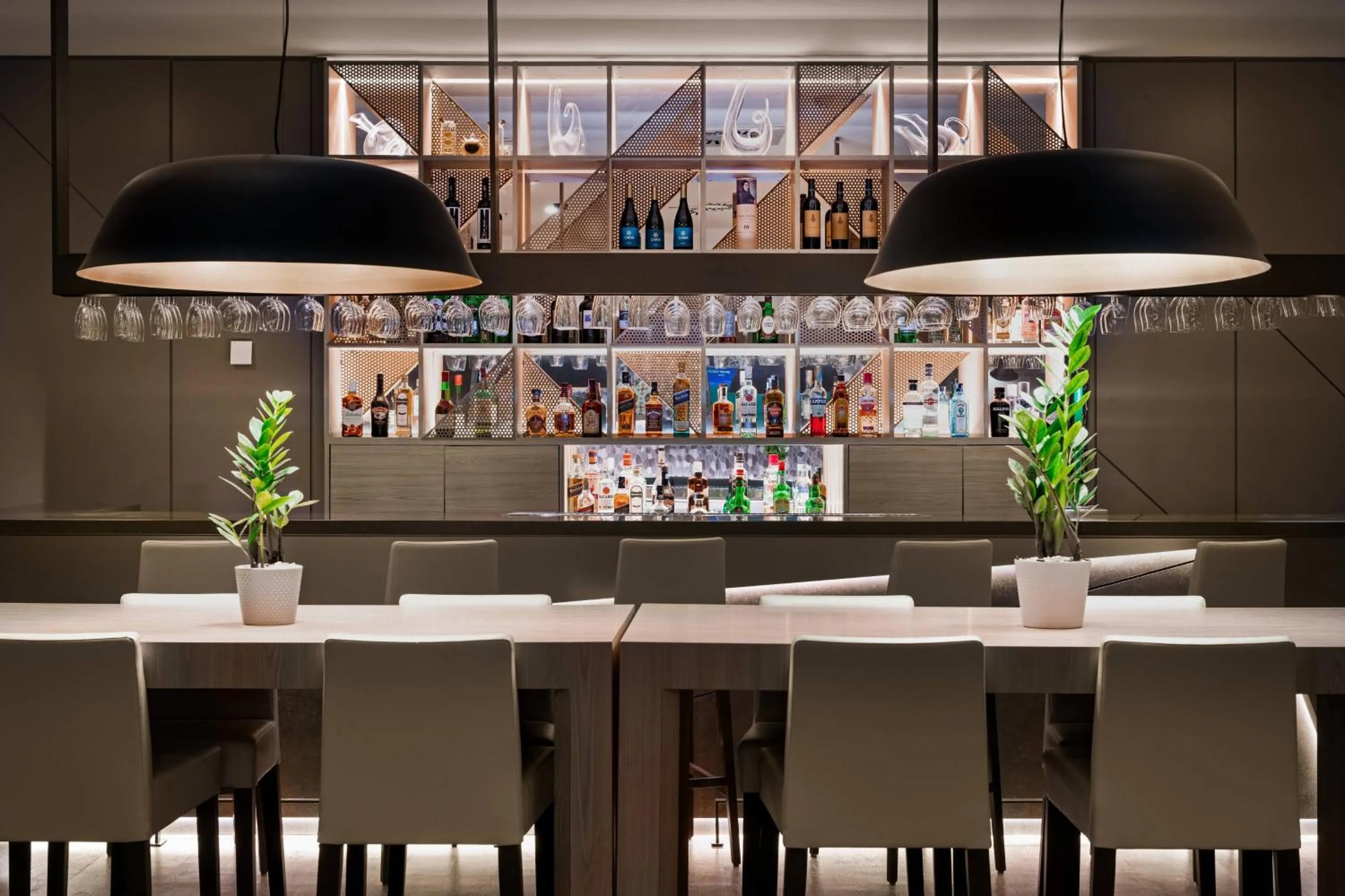 Lounge or bar in AC Hotel Porto by Marriott