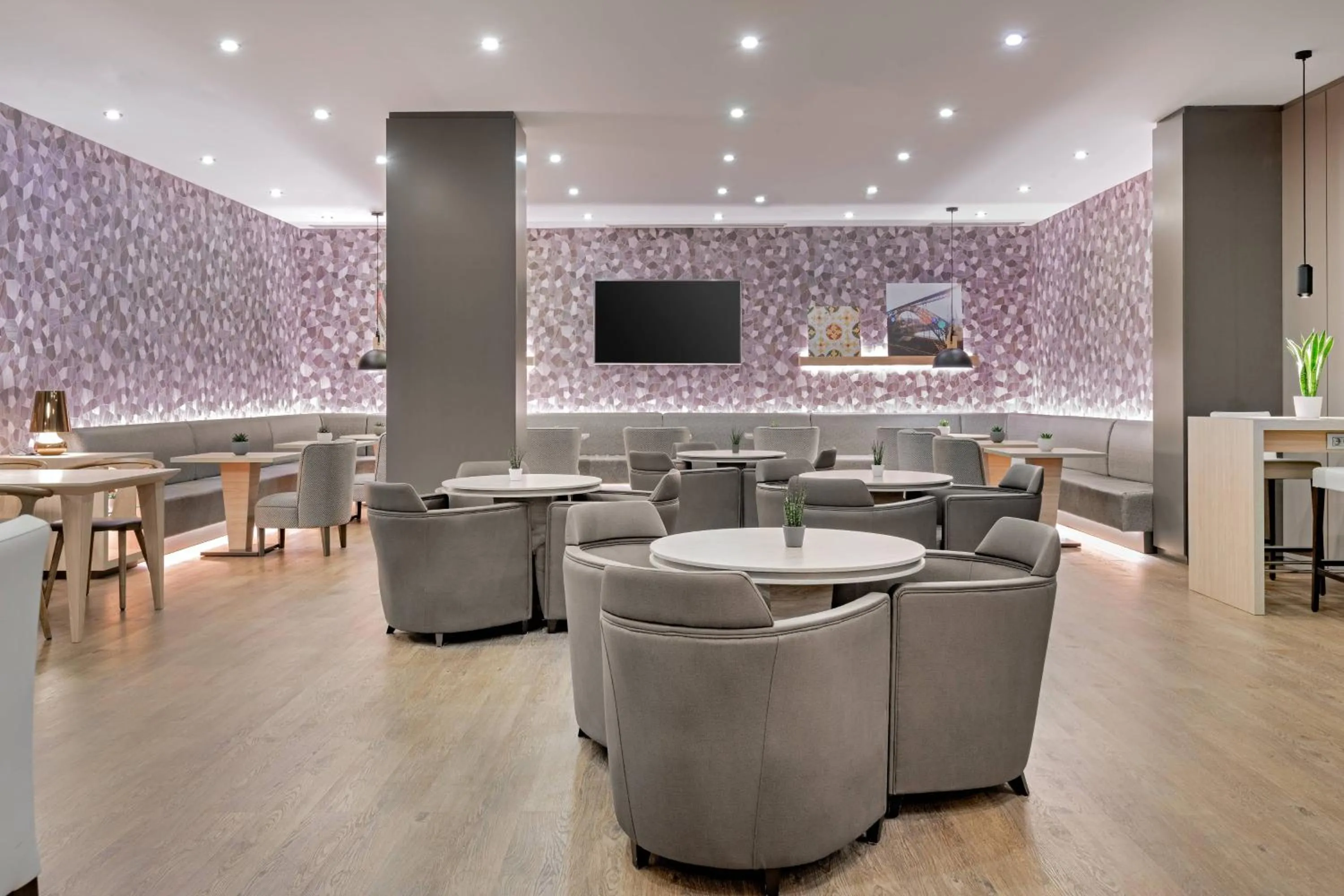 Lounge or bar in AC Hotel Porto by Marriott