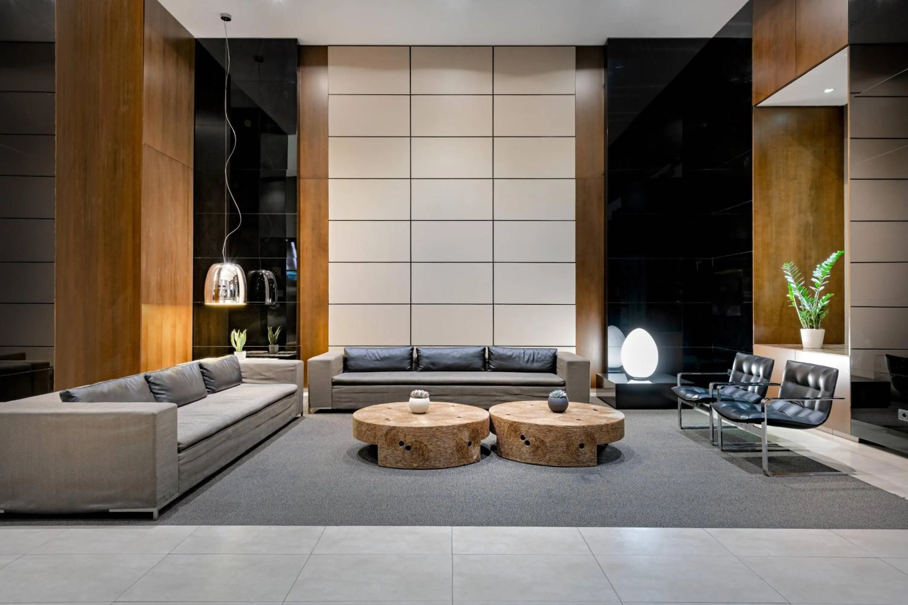 Lobby or reception in AC Hotel Porto by Marriott