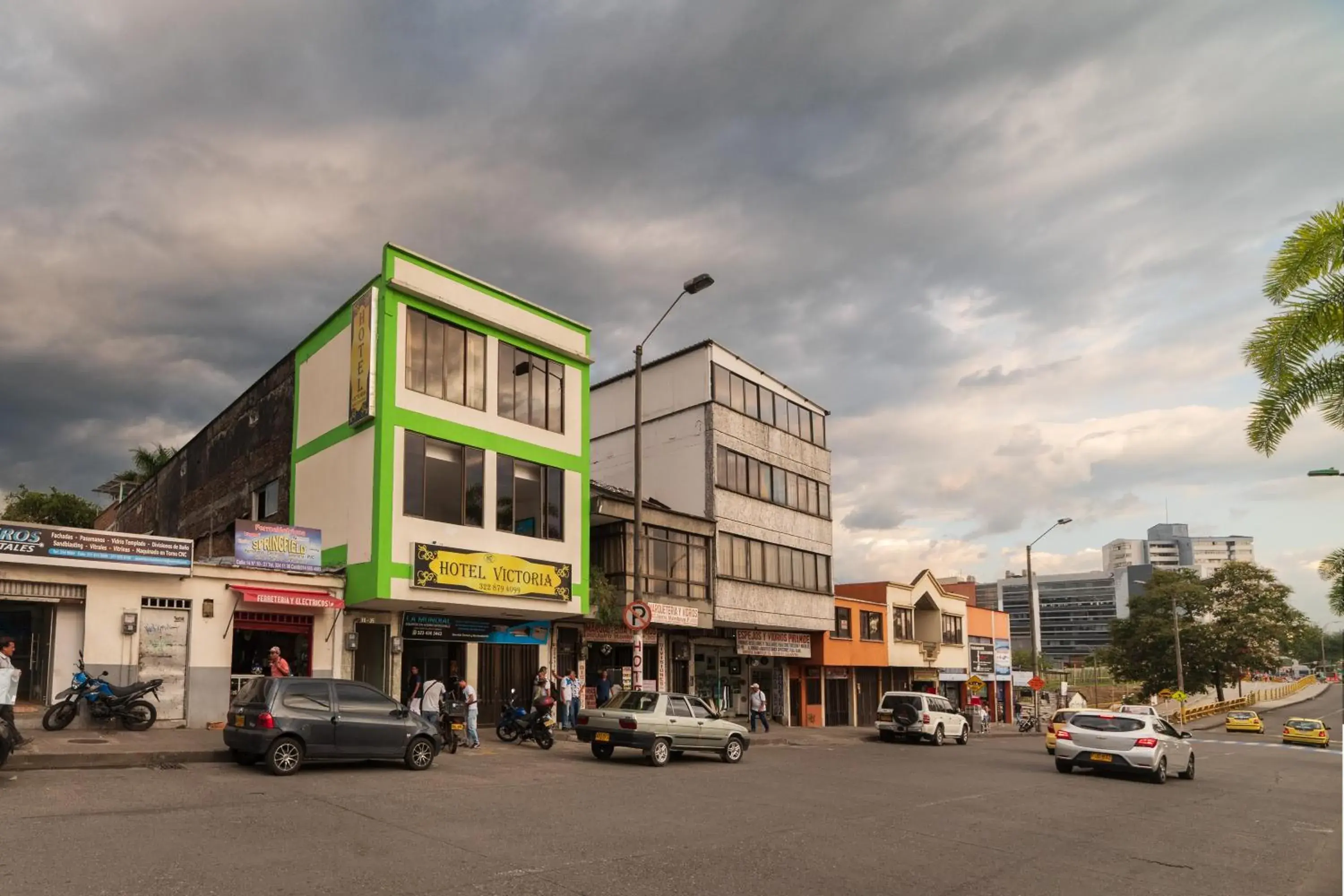 Property building in Ayenda 1122 Victoria Property building in Ayenda 1122 Victoria
