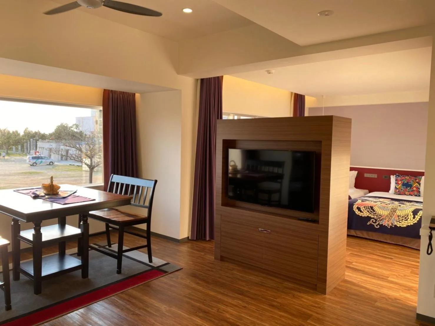 TV and multimedia in Sunset Beach Hotel