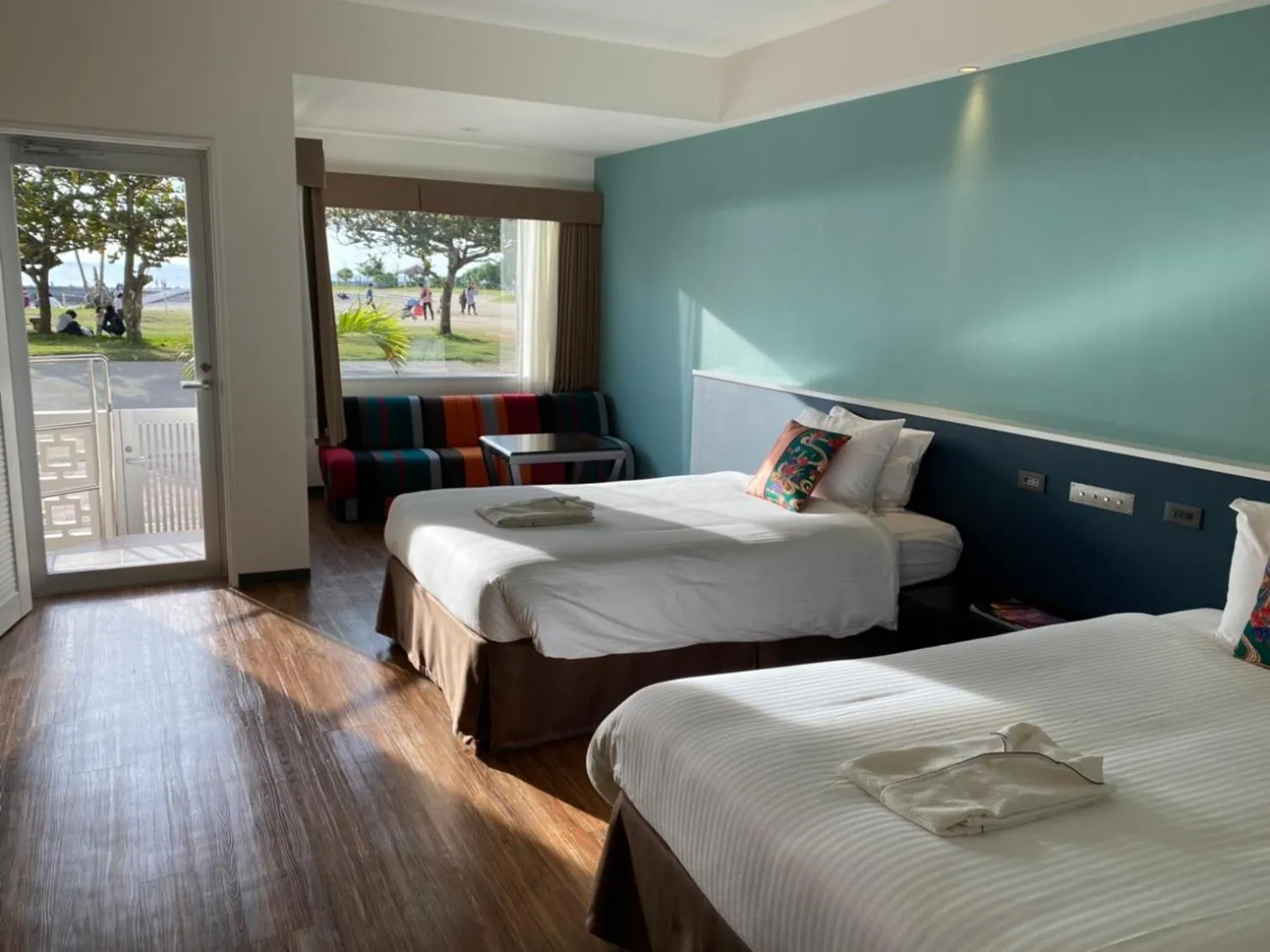 Balcony/Terrace, Bed in Sunset Beach Hotel