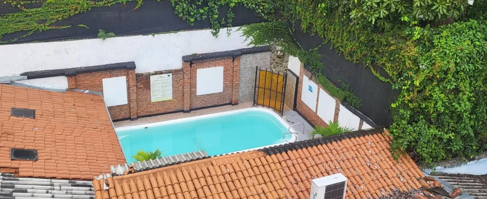 Pool view in Hotel Torre del Viento cali