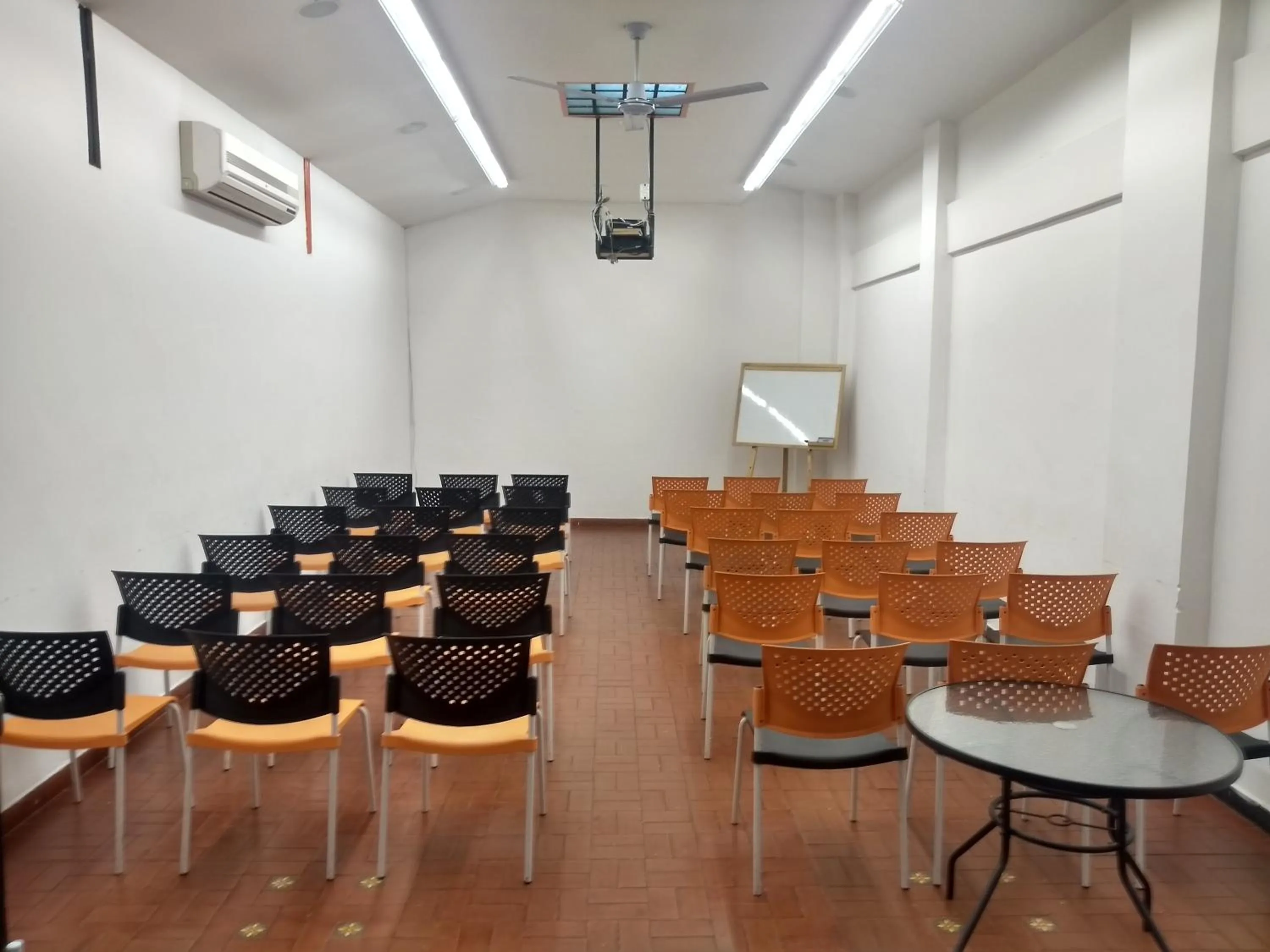 Meeting/conference room in Hotel Torre del Viento cali