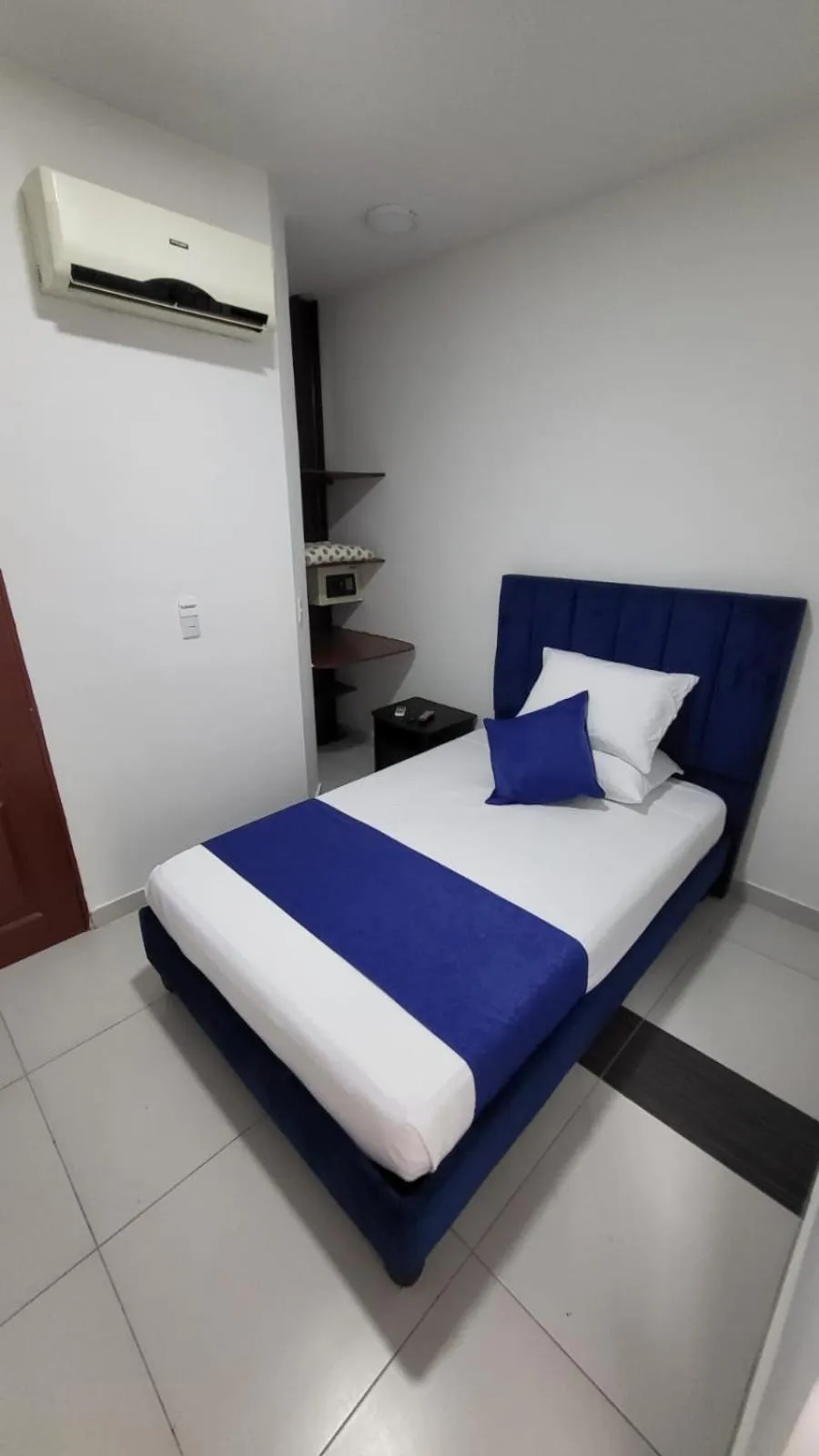 Bed in Hotel Torre del Viento cali