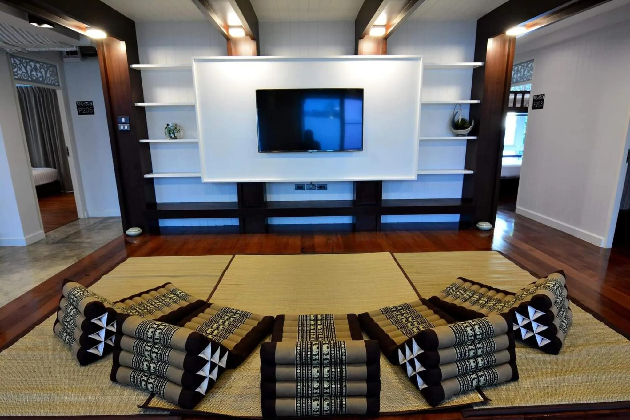 Communal lounge/ TV room in Lana Beds & Space