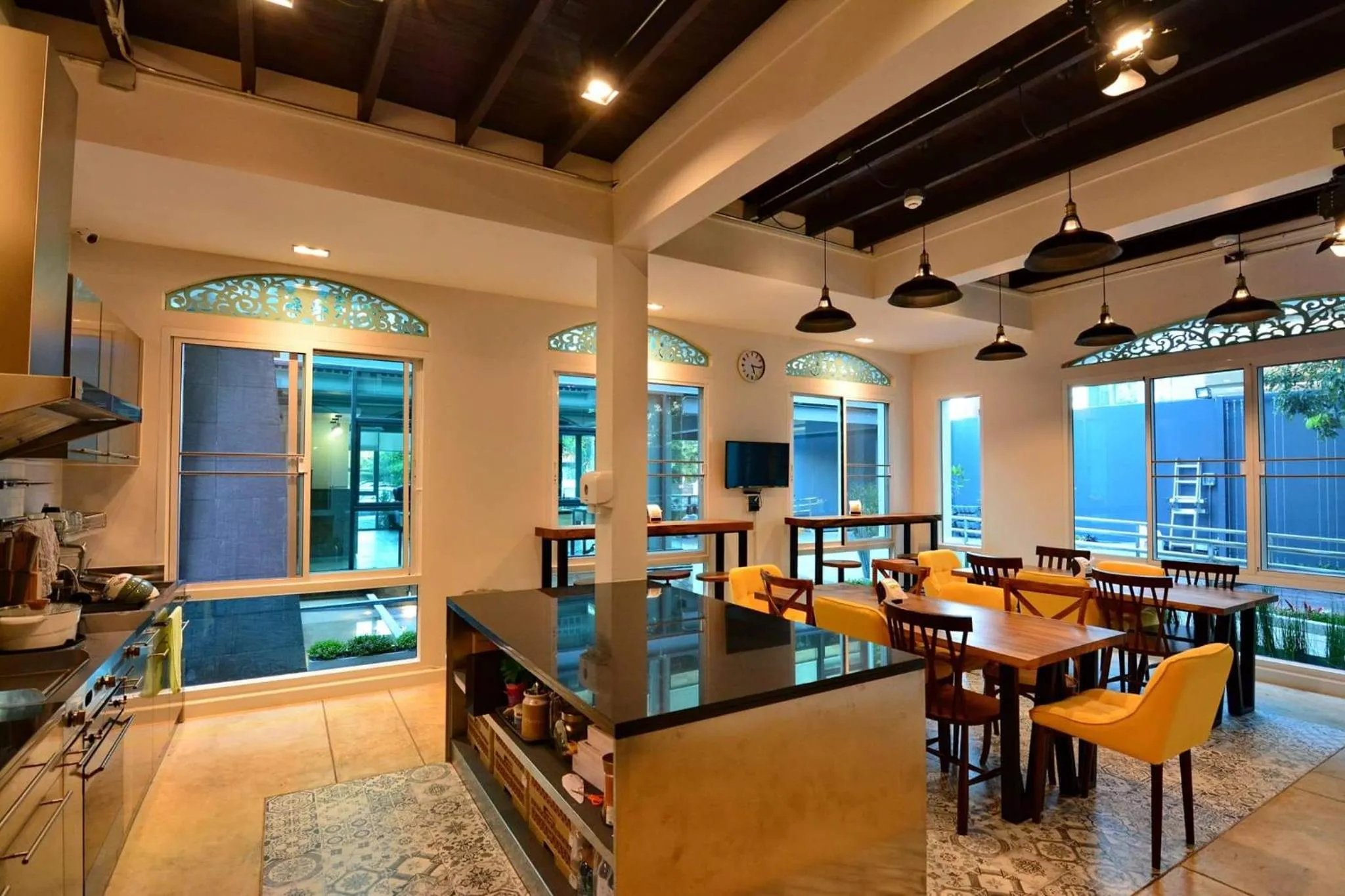 Communal kitchen in Lana Beds & Space