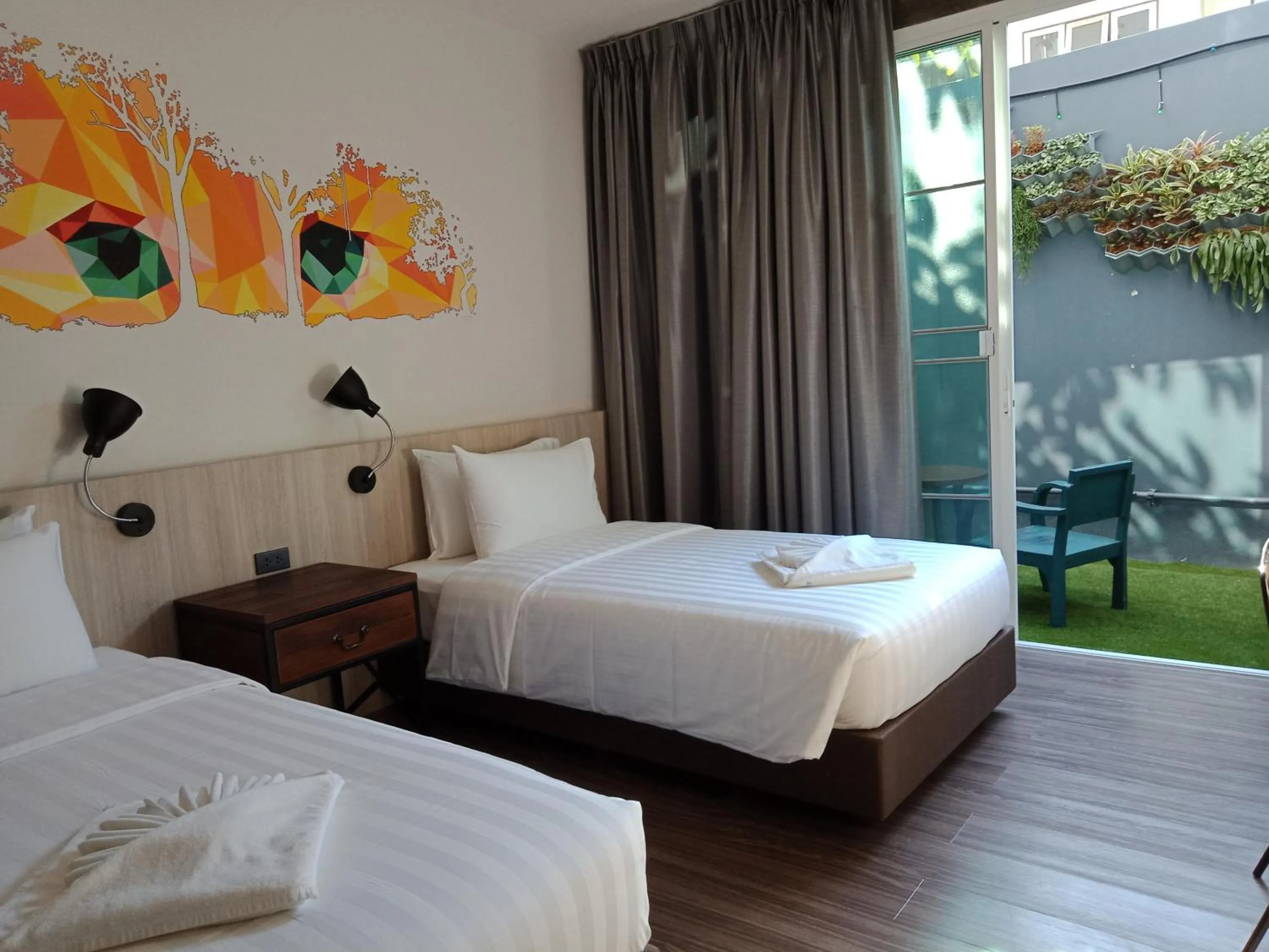 Twin Room with Bathroom in Lana Beds & Space