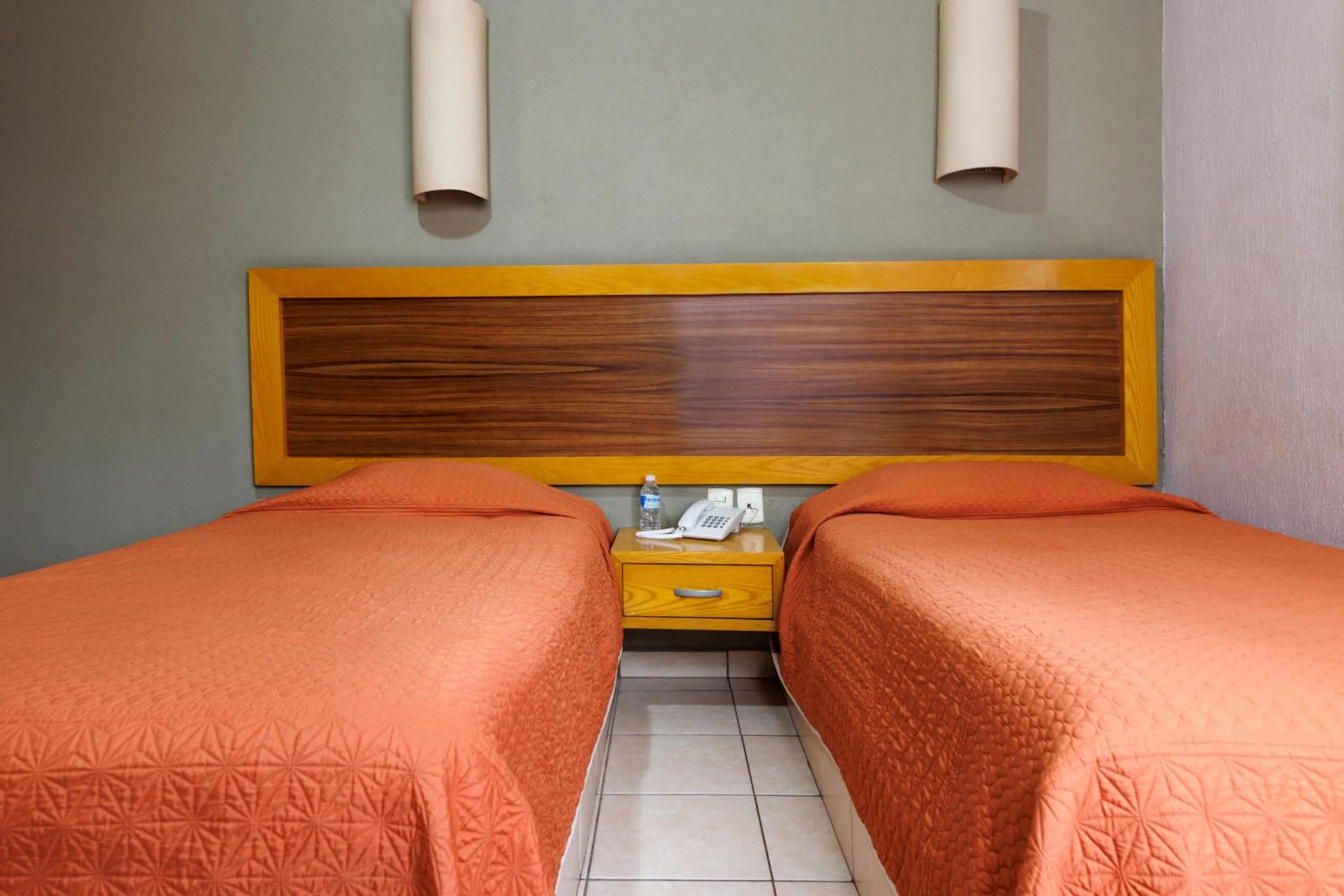 Bedroom, Bed in Hotel Qualitel Centro Histórico