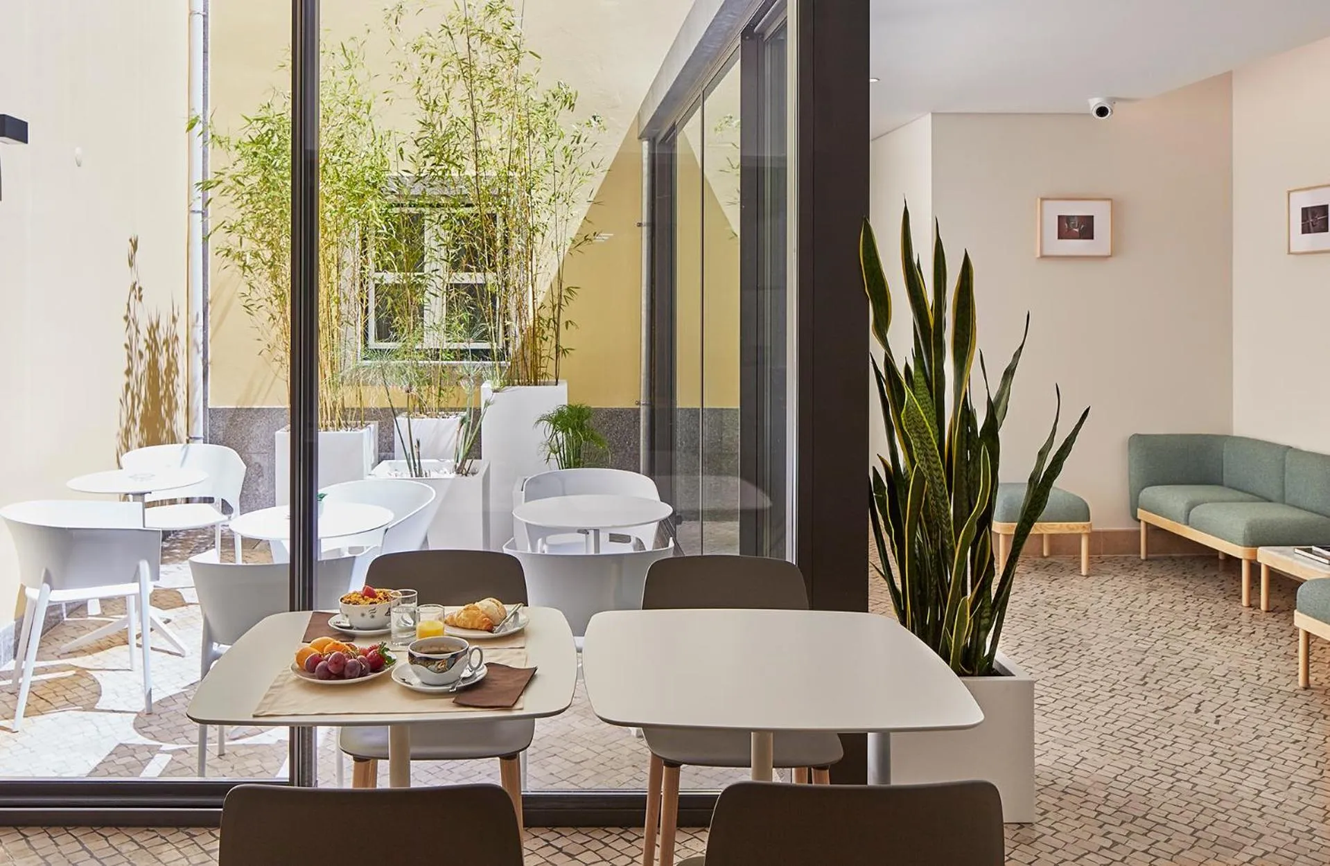 Lounge or bar in Hotel das Salinas by Alboi Group