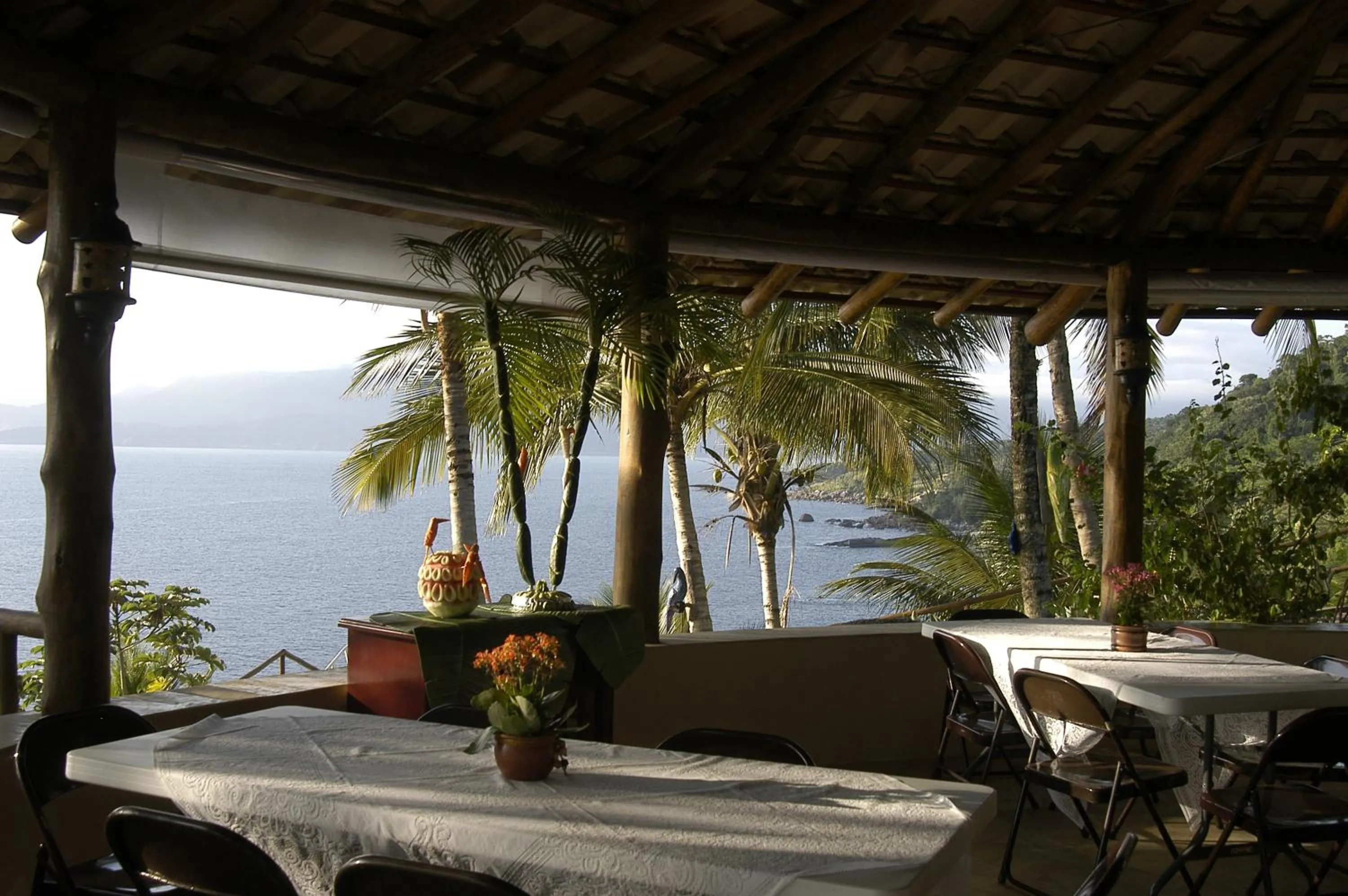 Restaurant/places to eat in Pousada Singuitta - Ilhabela