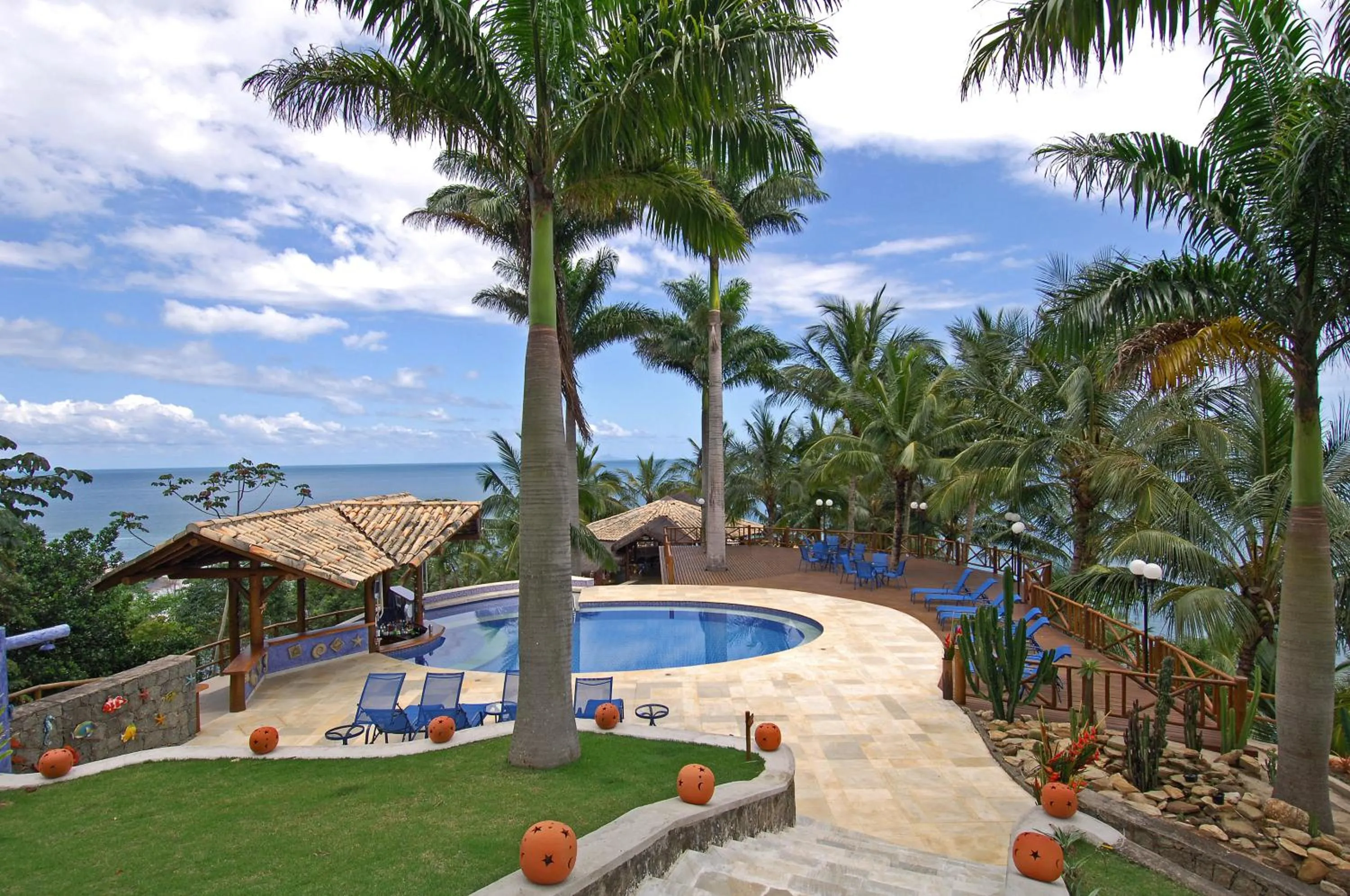 Swimming pool in Pousada Singuitta - Ilhabela