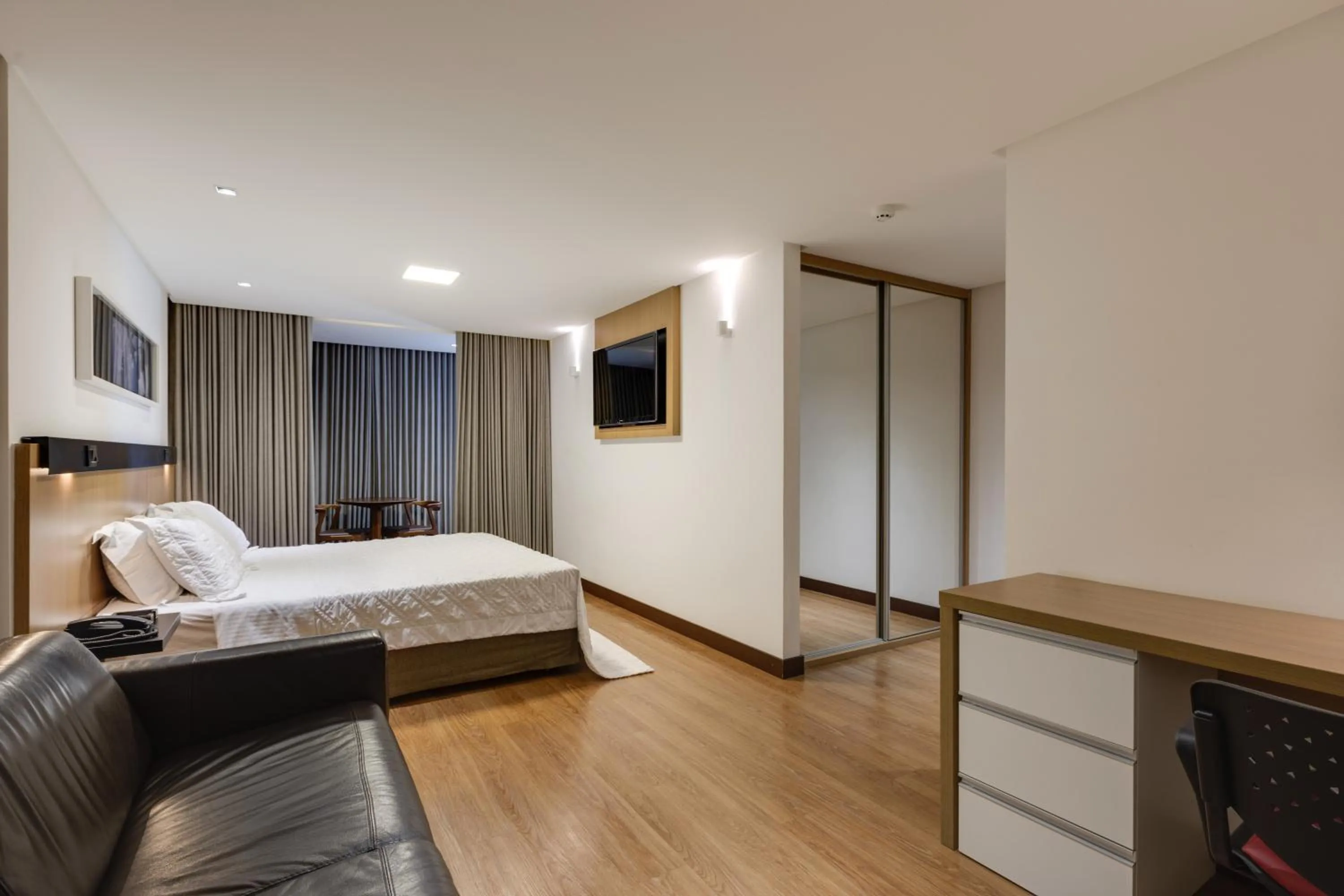 Photo of the whole room, Bed in Denali Hotel