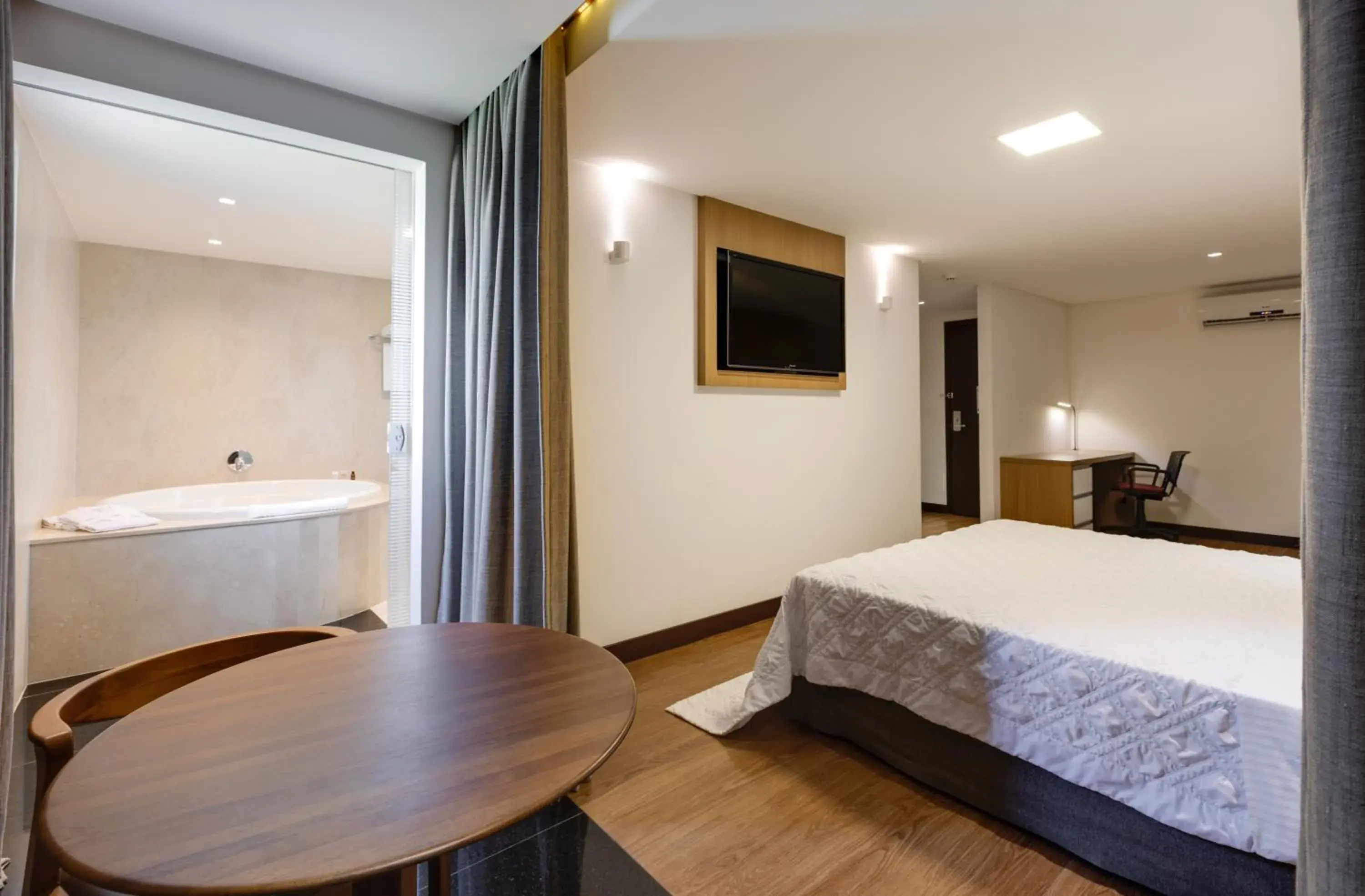 Bedroom, Bed in Denali Hotel Bedroom, Bed in Denali Hotel