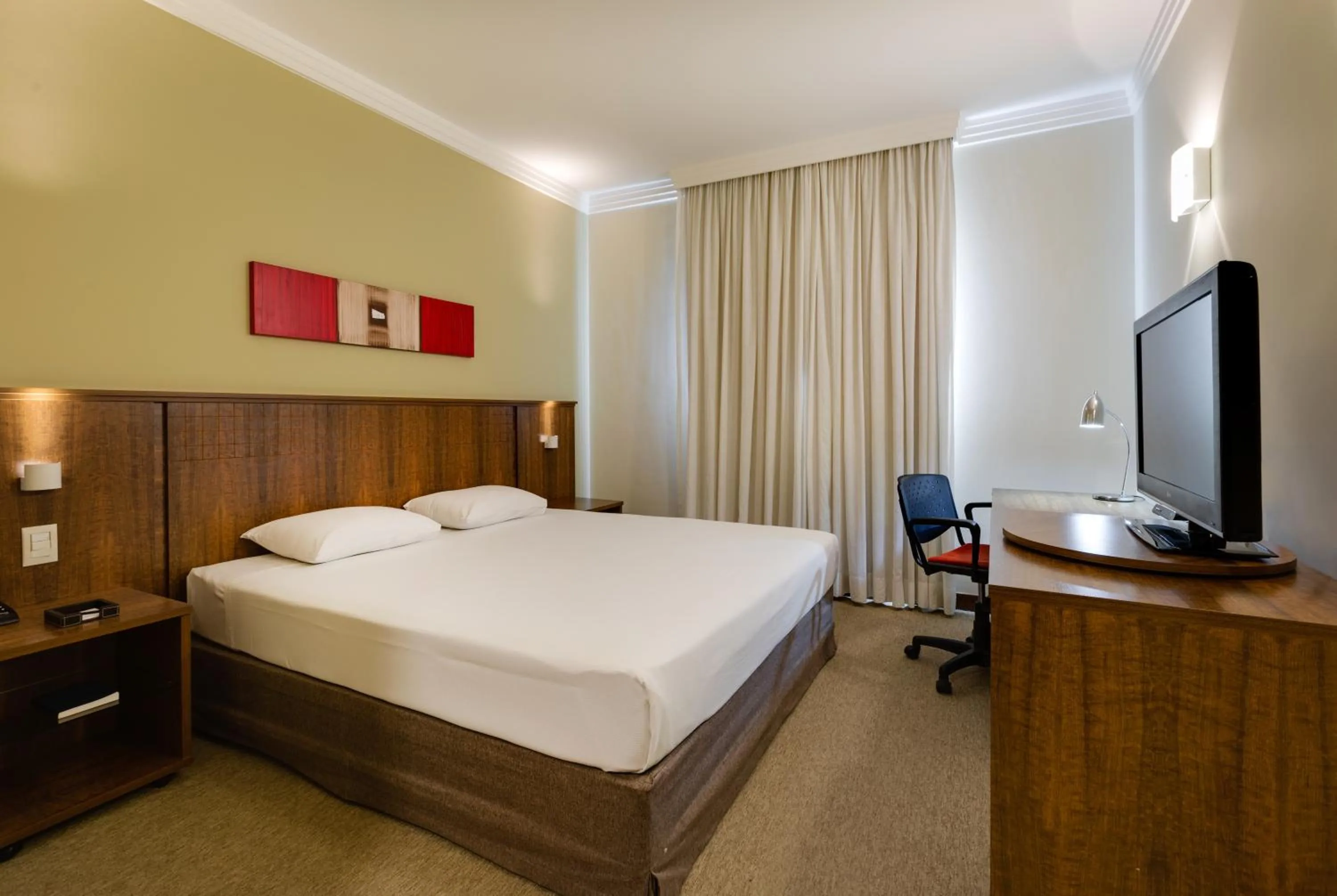 Photo of the whole room, Bed in Denali Hotel