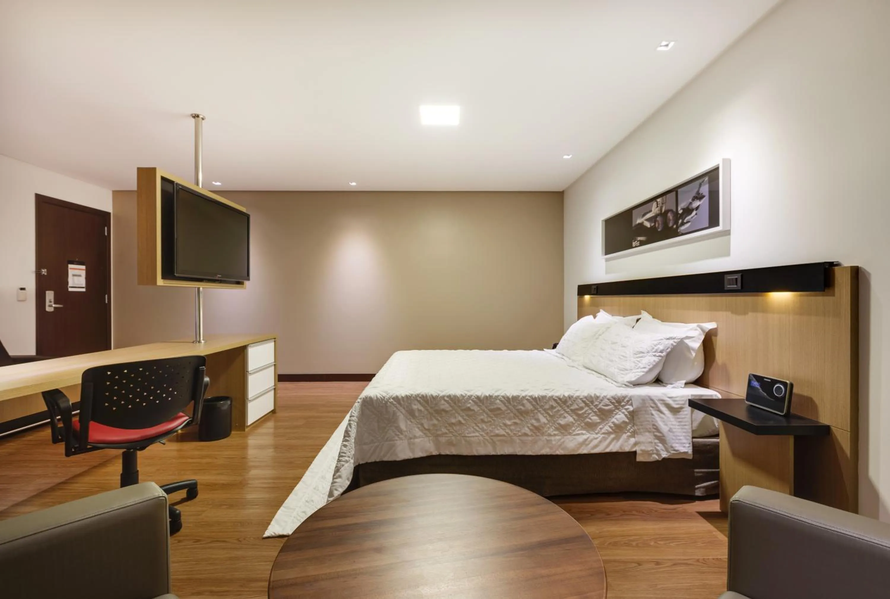 Photo of the whole room, Bed in Denali Hotel