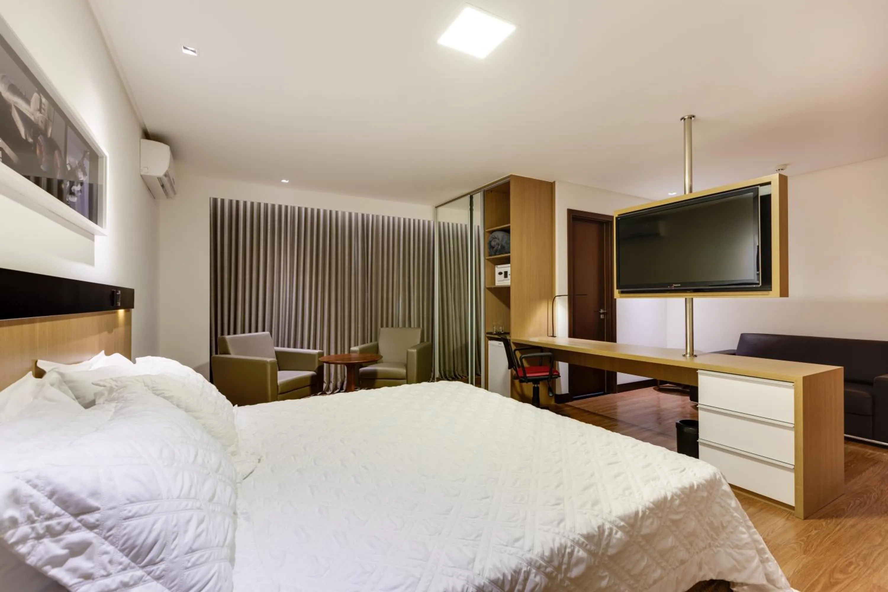 Bedroom, Bed in Denali Hotel