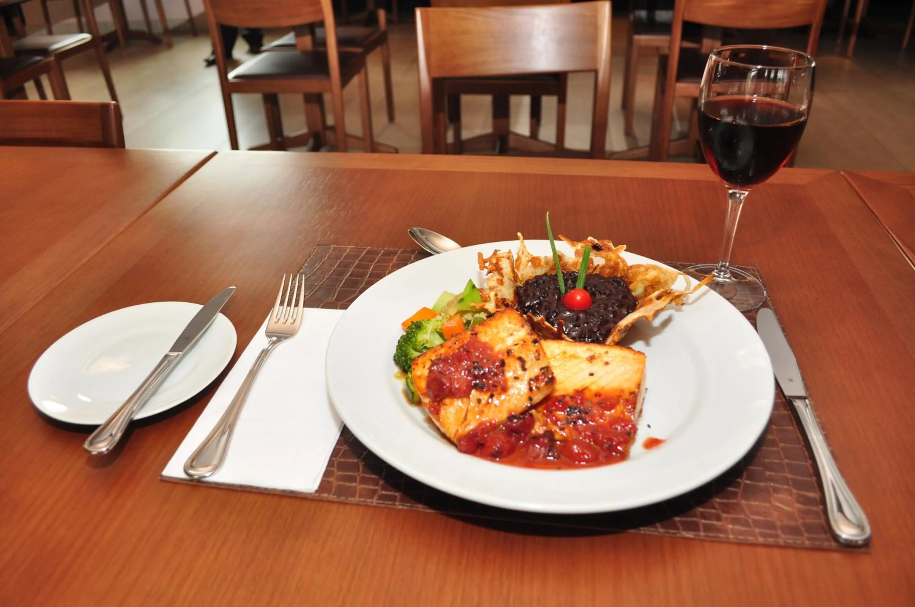 Food and drinks in Denali Hotel