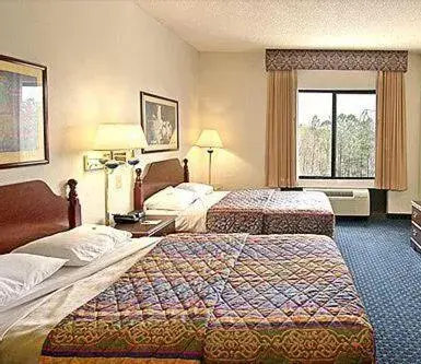 Bed in Wingate by Wyndham Atlanta/Six Flags Austell