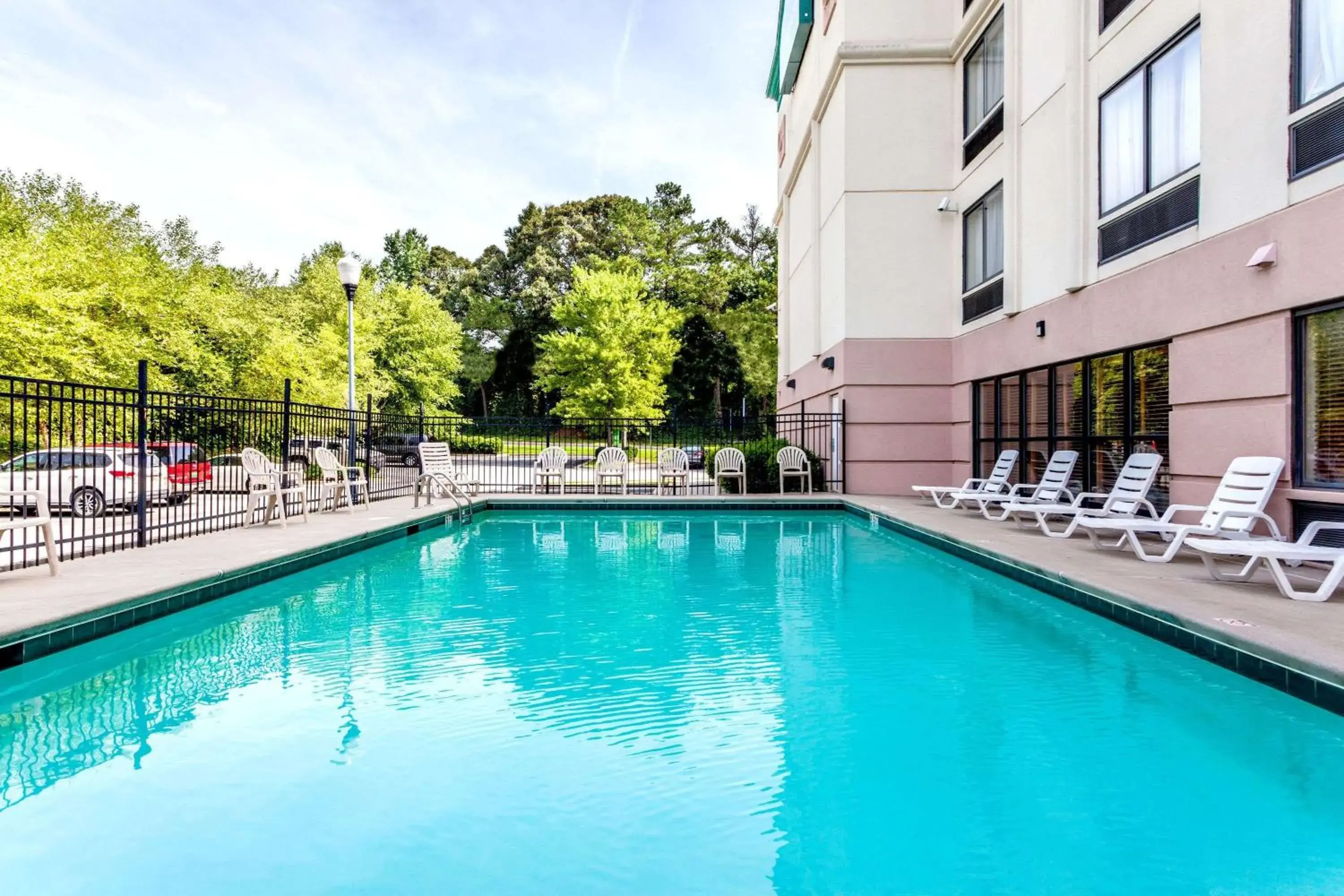 On site, Swimming Pool in Wingate by Wyndham Atlanta/Six Flags Austell