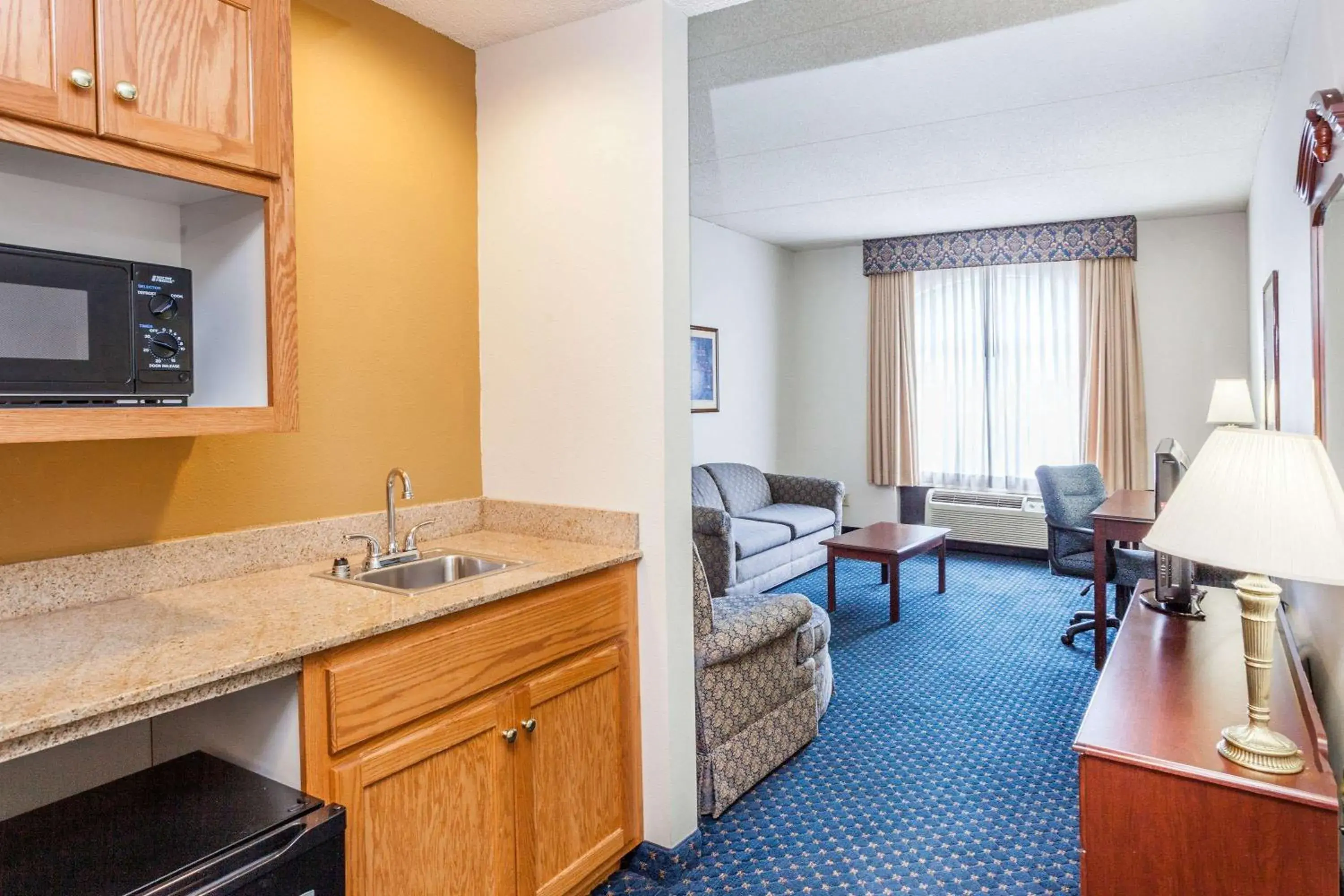 Photo of the whole room, Bathroom in Wingate by Wyndham Atlanta/Six Flags Austell
