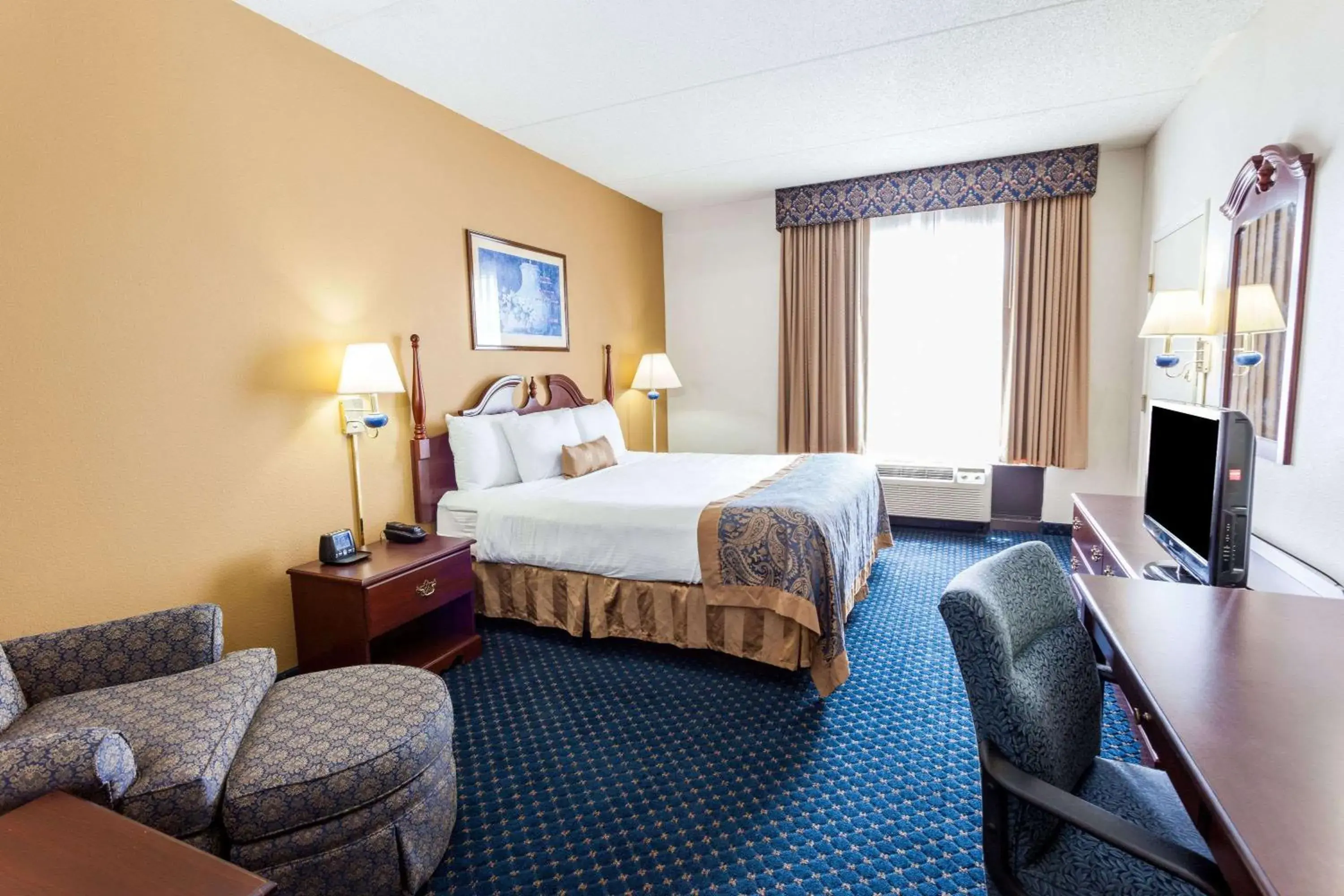 Photo of the whole room, Bed in Wingate by Wyndham Atlanta/Six Flags Austell