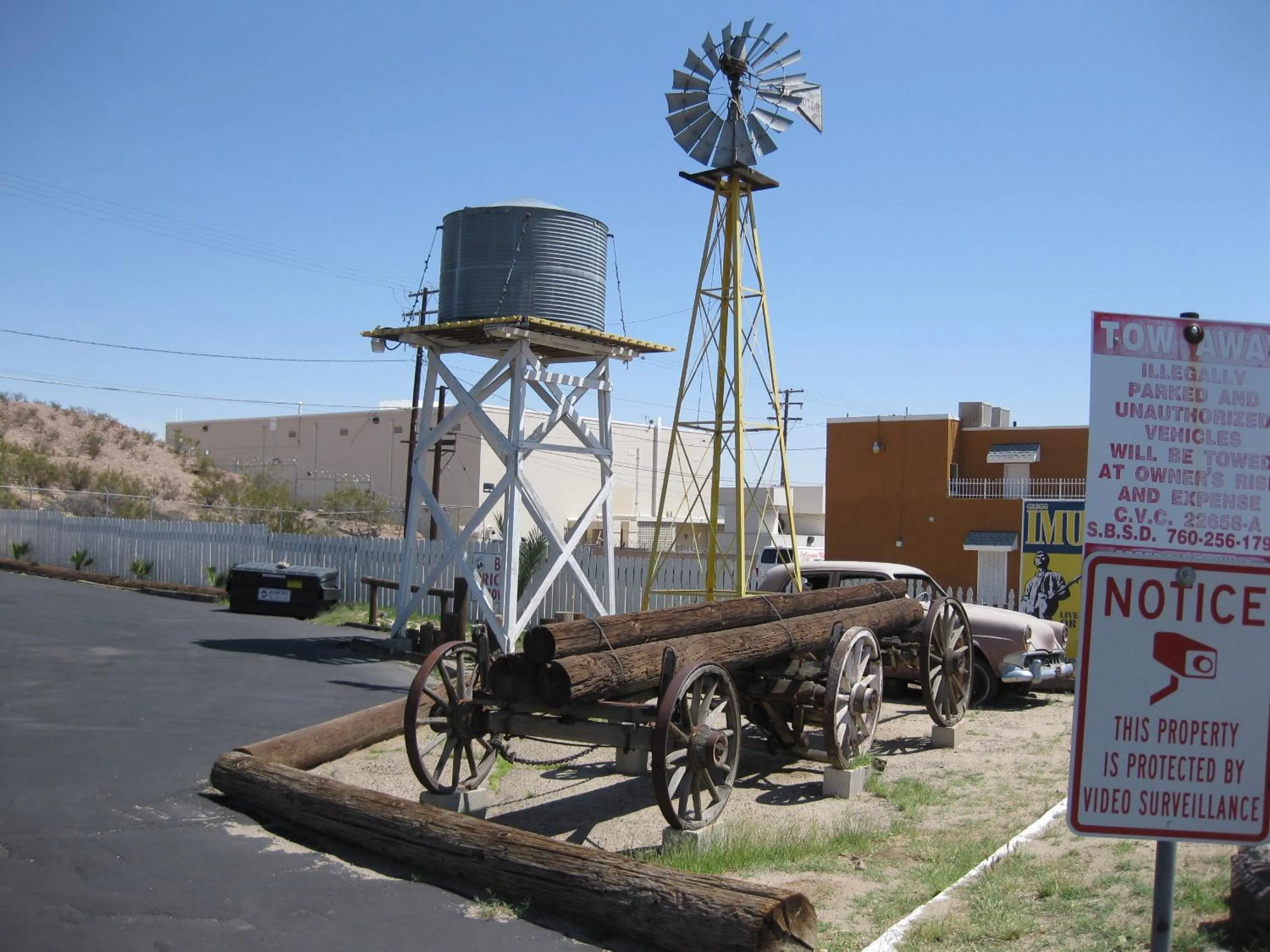 Facade/entrance in Route 66 Motel