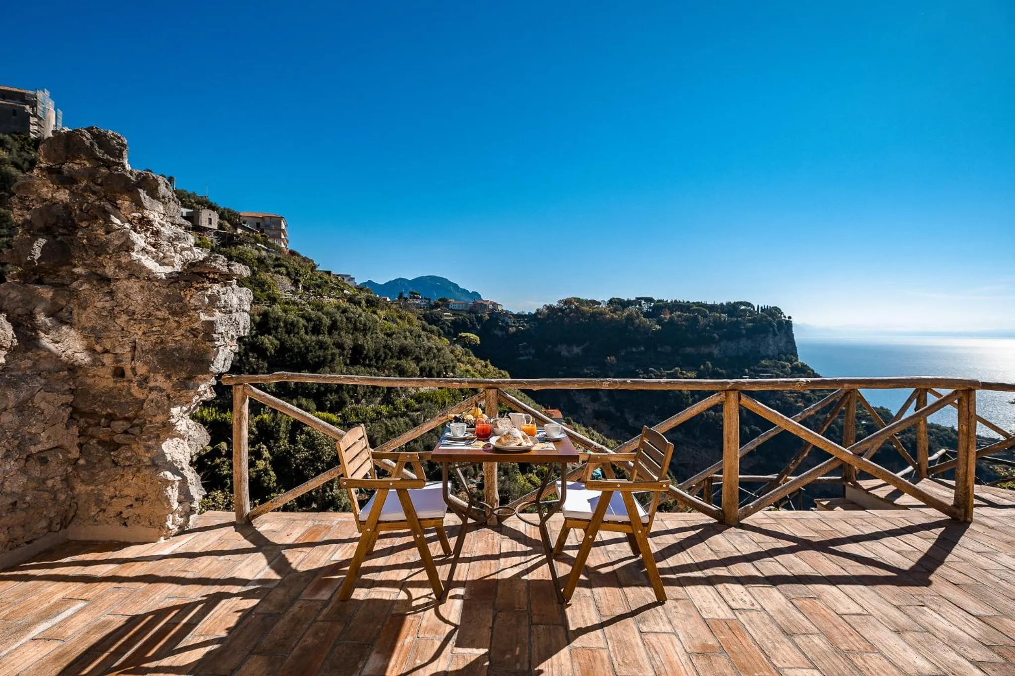 Breakfast in Villa Amì