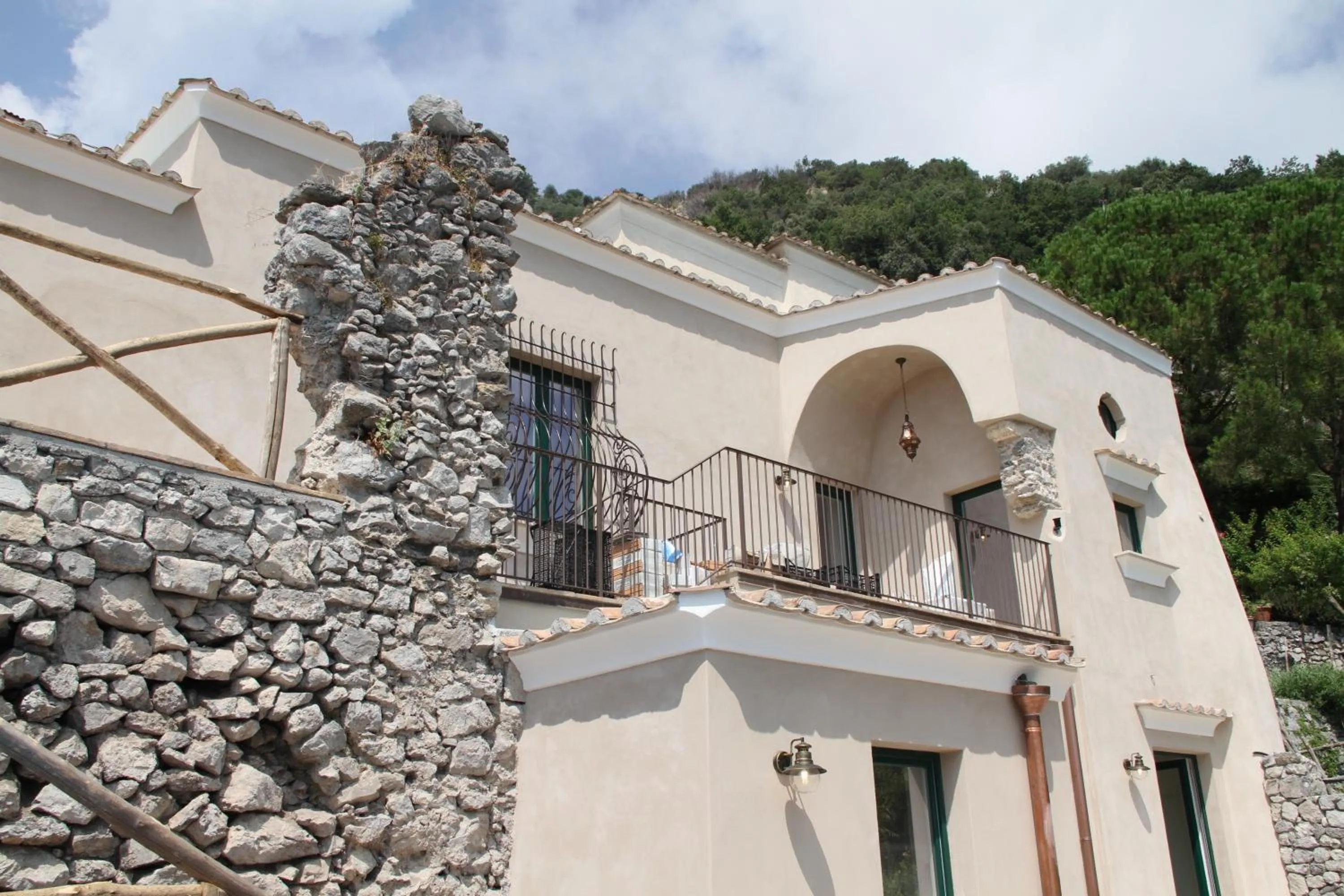 Property building in Villa Amì