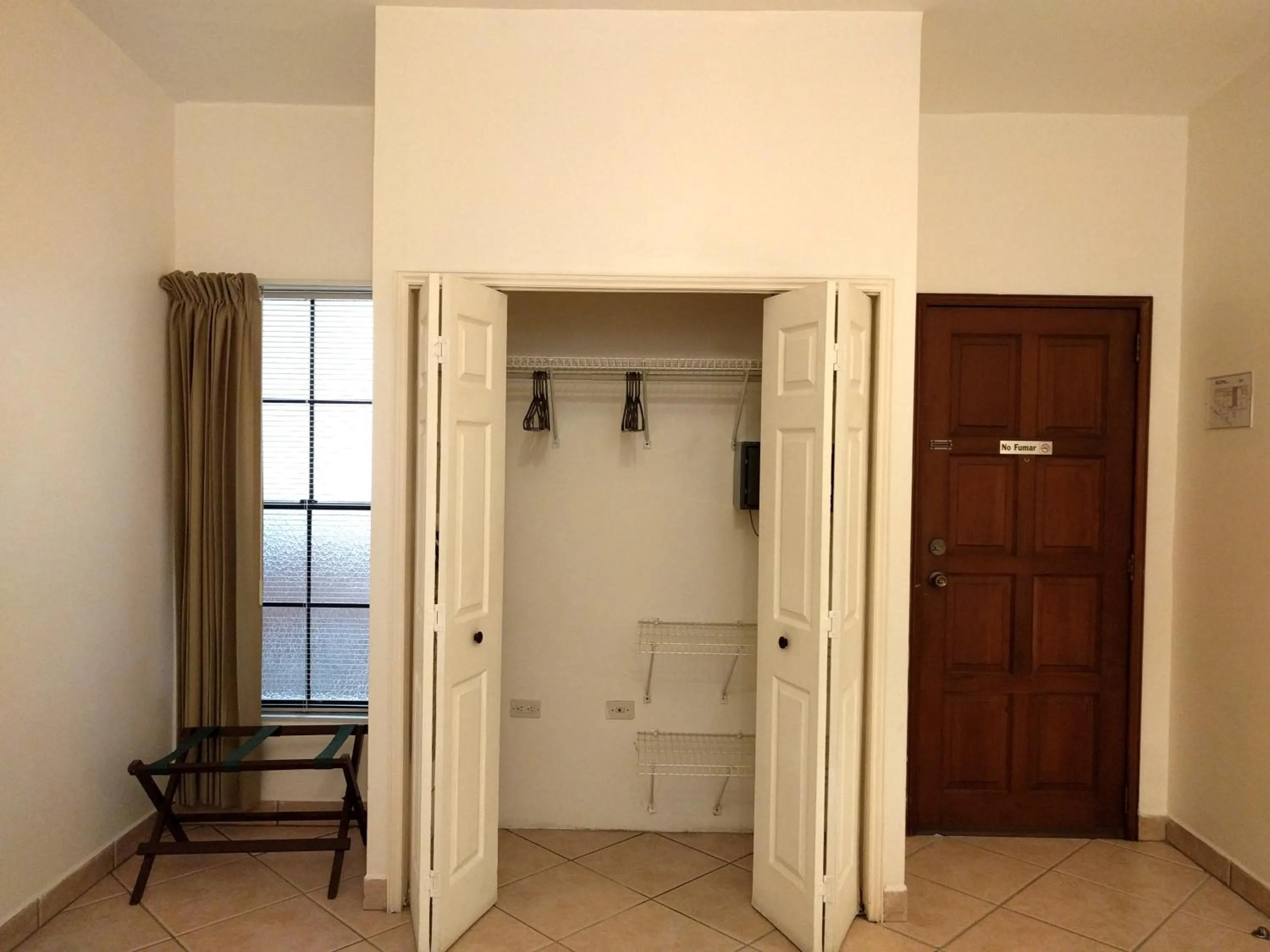 Photo of the whole room in Hotel El Almendro