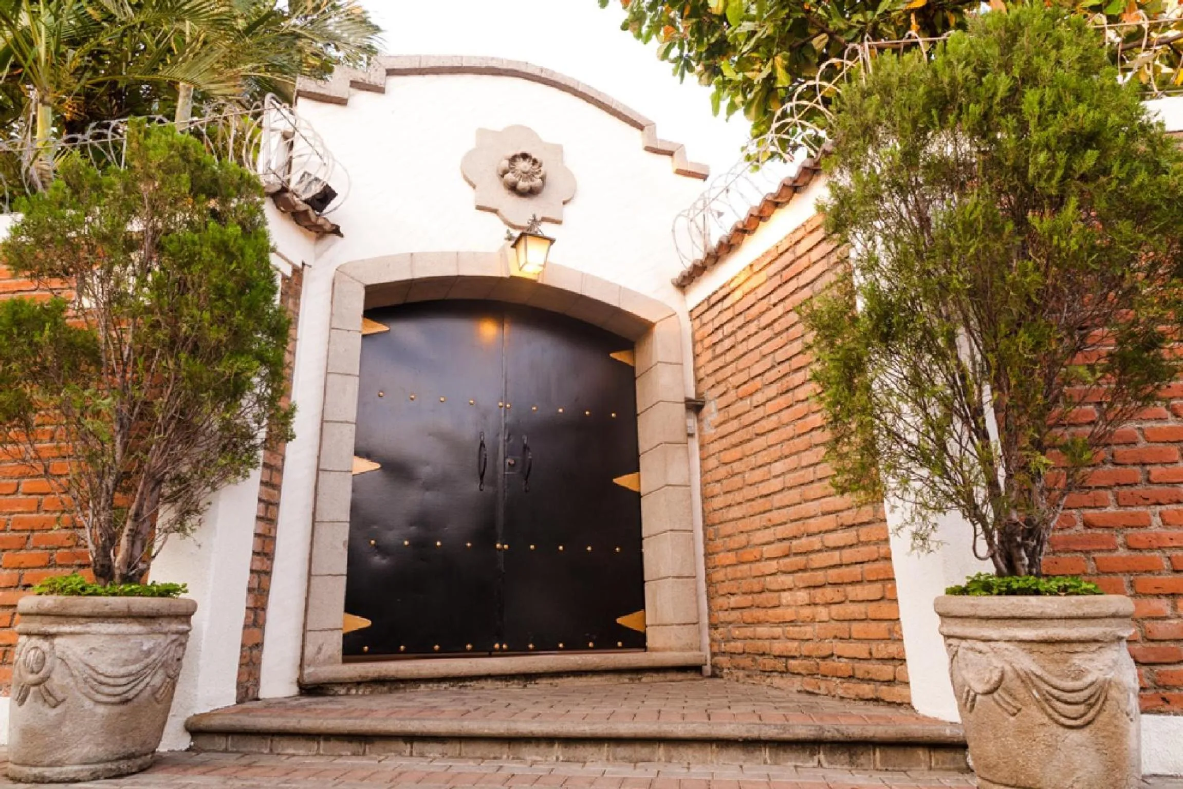 Facade/entrance in Hotel El Almendro