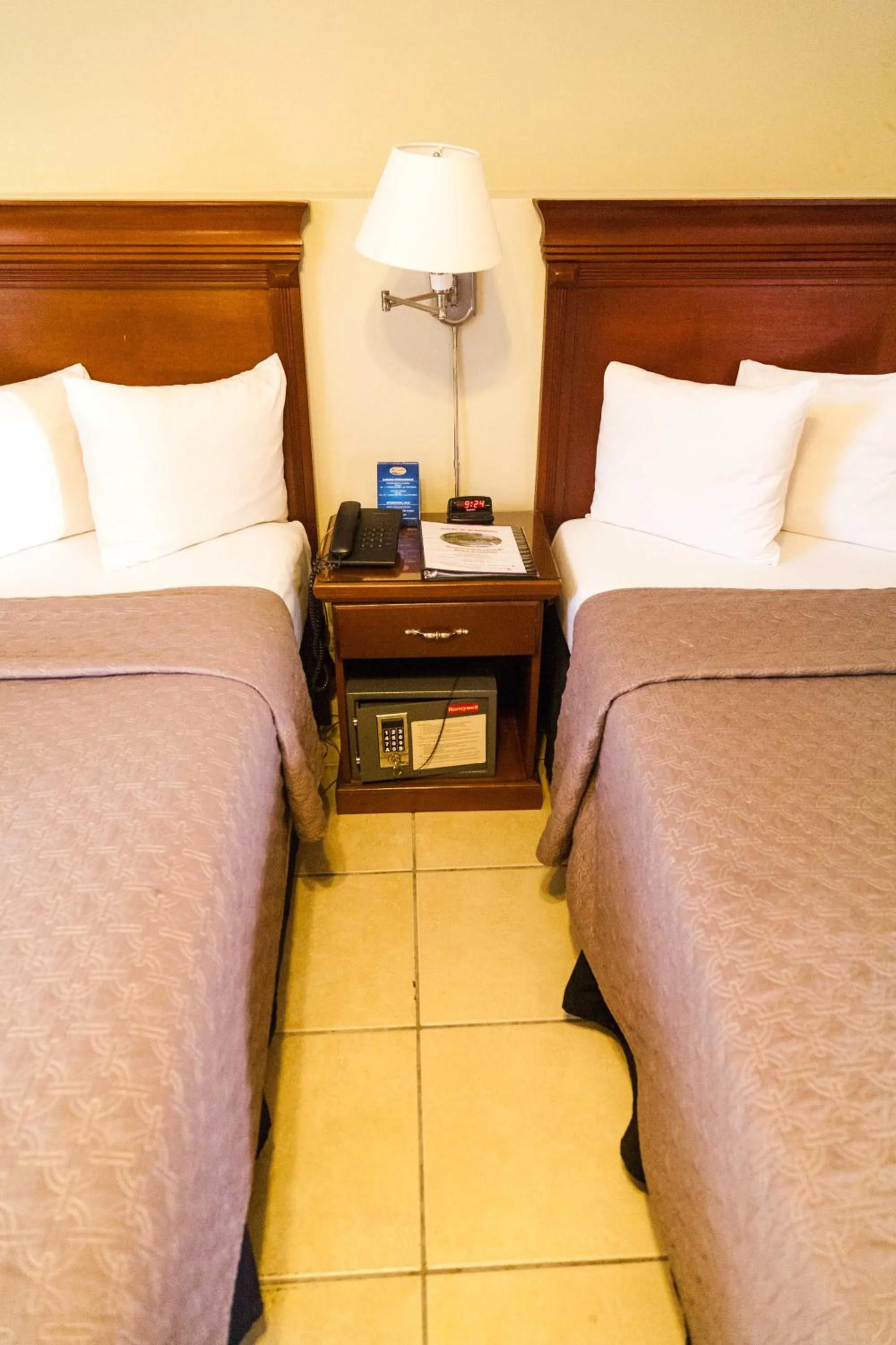 Bed in Hotel El Almendro