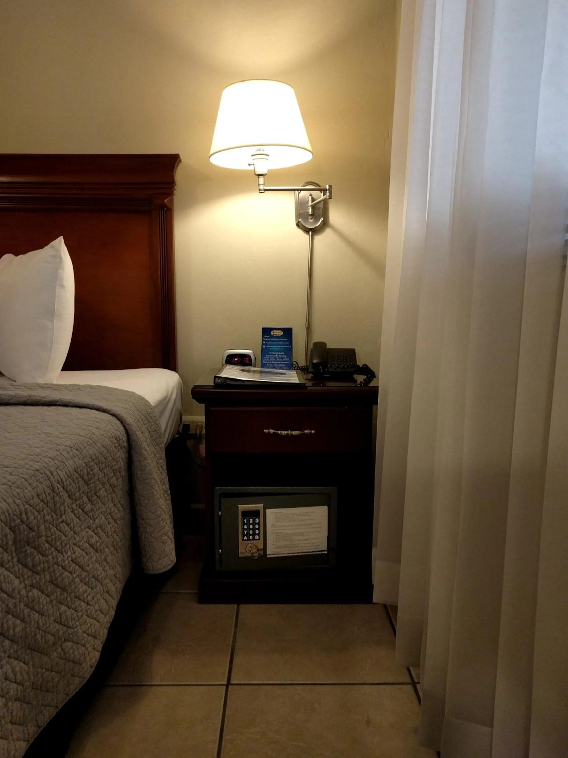 Bed in Hotel El Almendro