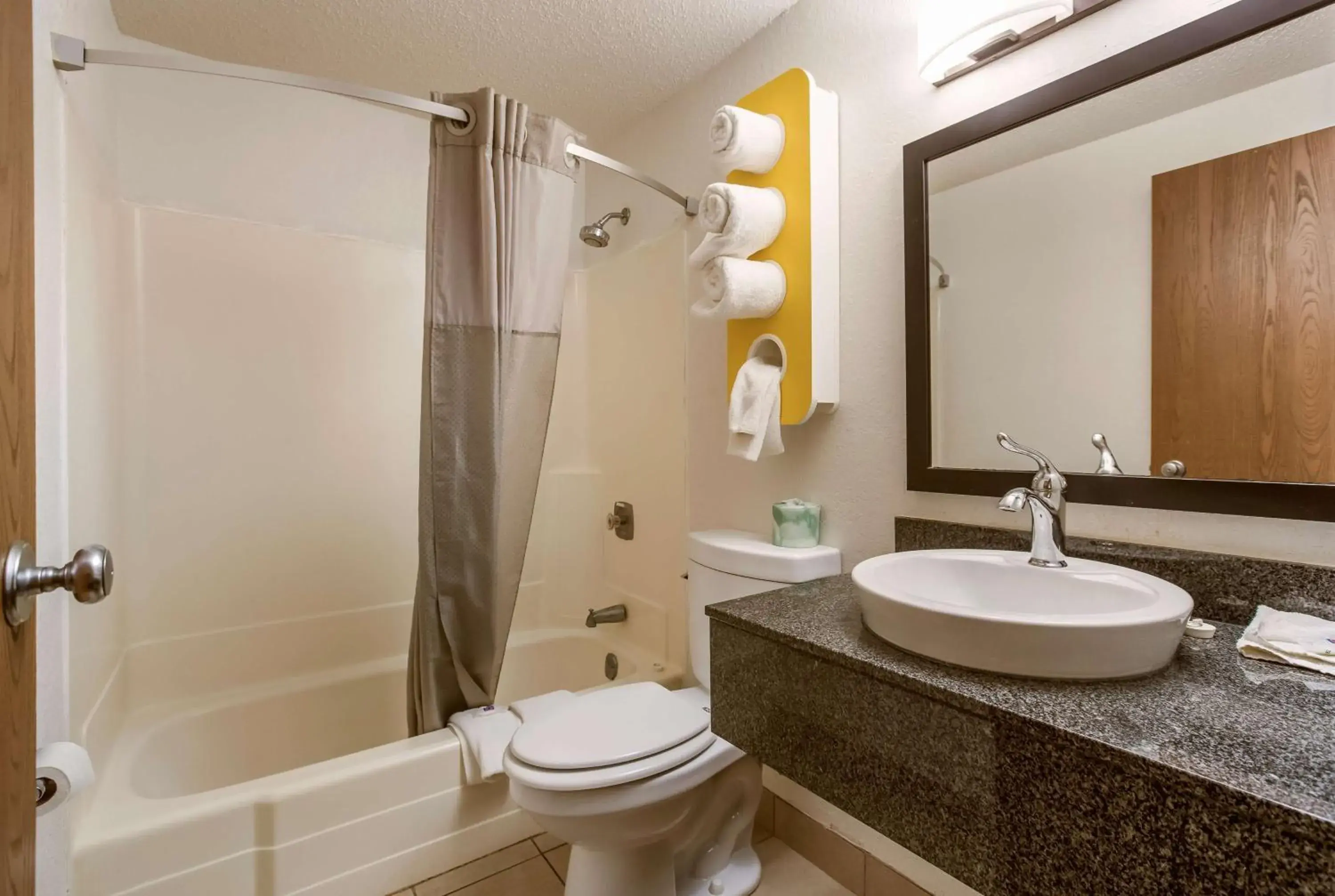 Deluxe Quadruple Room - Non-Smoking in Motel 6-Albert Lea, MN Deluxe Quadruple Room - Non-Smoking in Motel 6-Albert Lea, MN