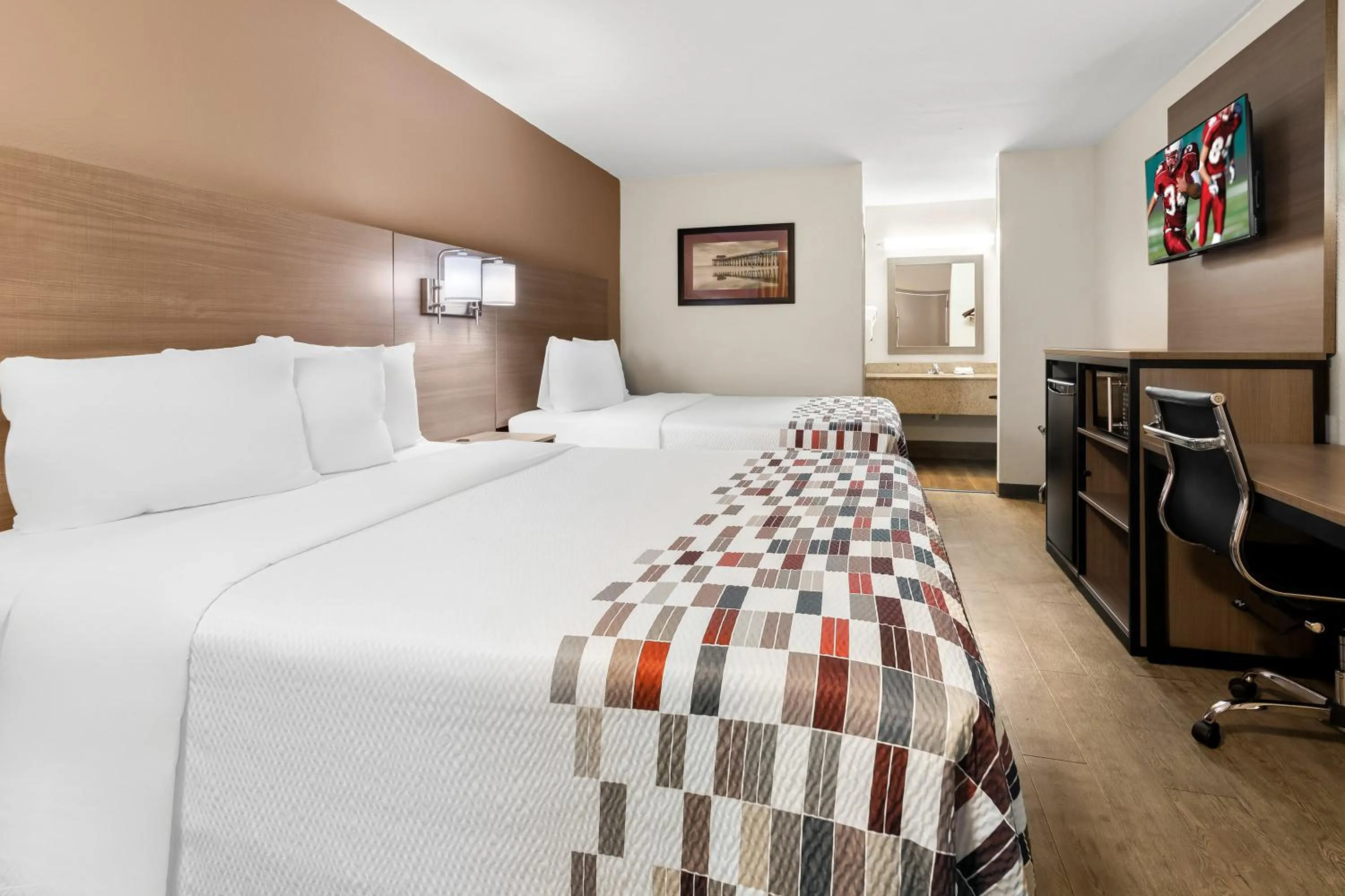 Photo of the whole room, Bed in Red Roof Inn Rock Hill