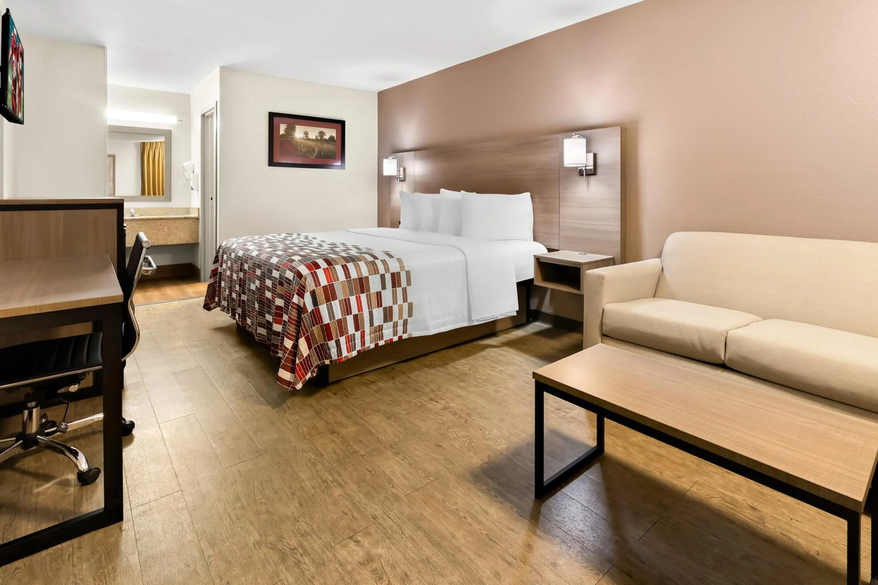 Photo of the whole room, Bed in Red Roof Inn Rock Hill