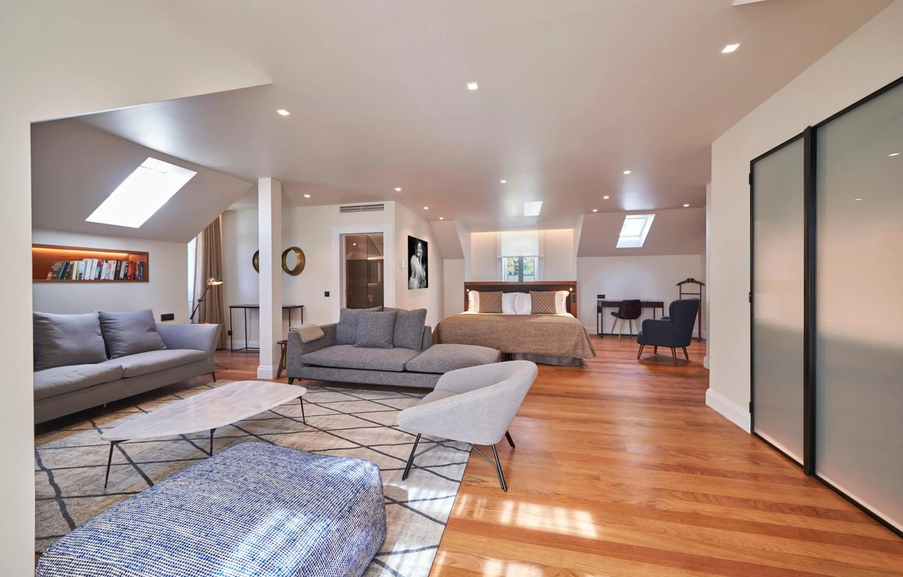 Photo of the whole room in Les Suites at The Cliff Bay - PortoBay