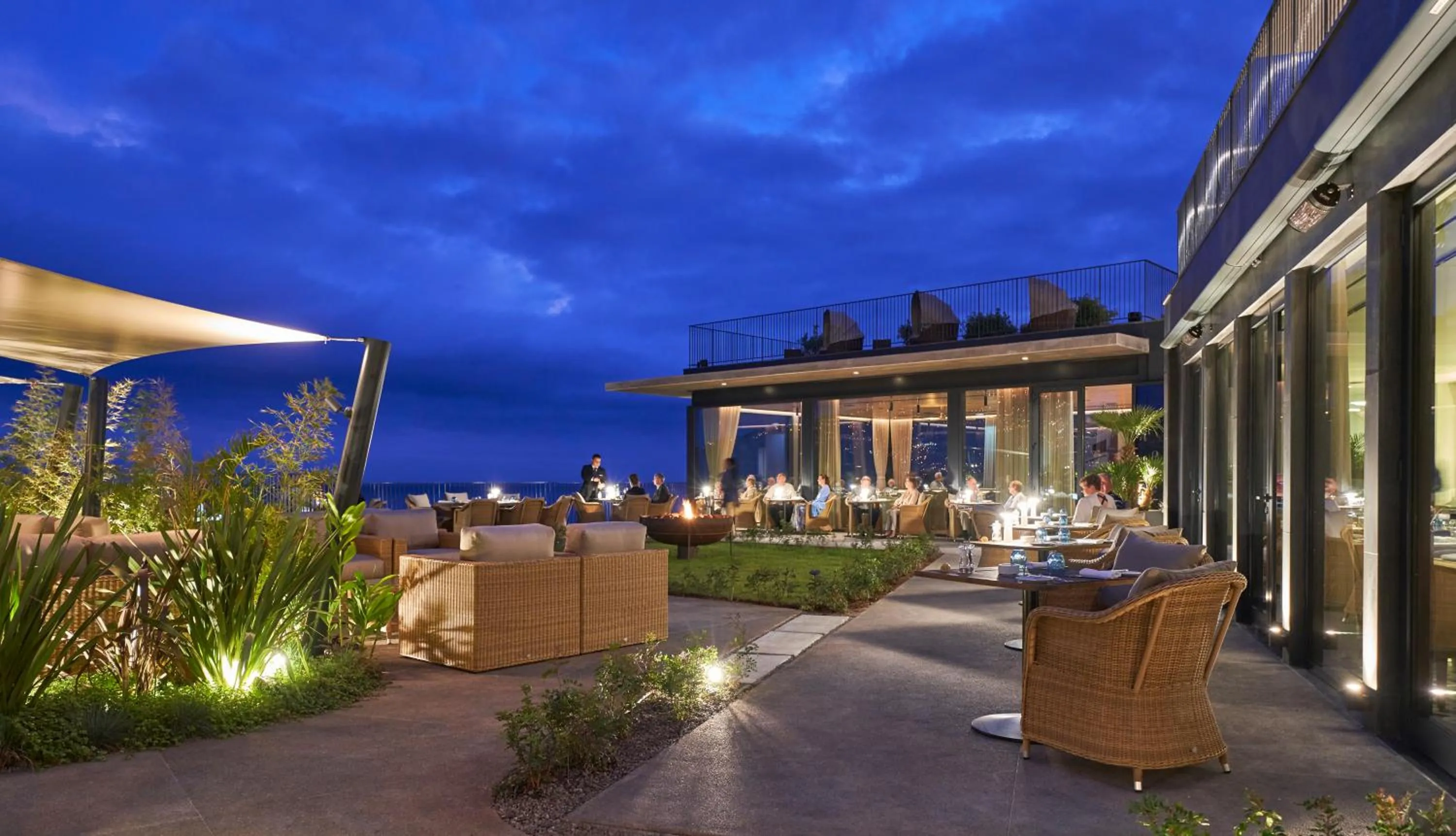 Restaurant/places to eat in Les Suites at The Cliff Bay - PortoBay