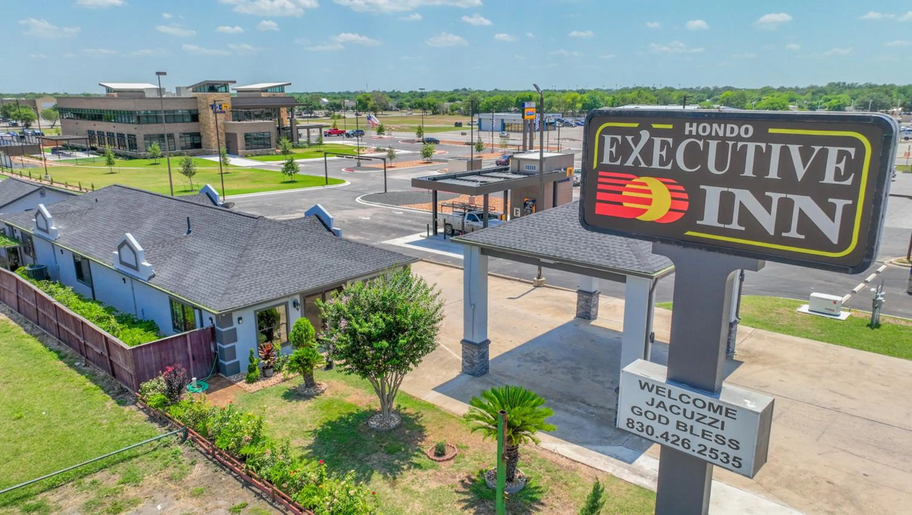 Facade/entrance in Executive Inn Hondo