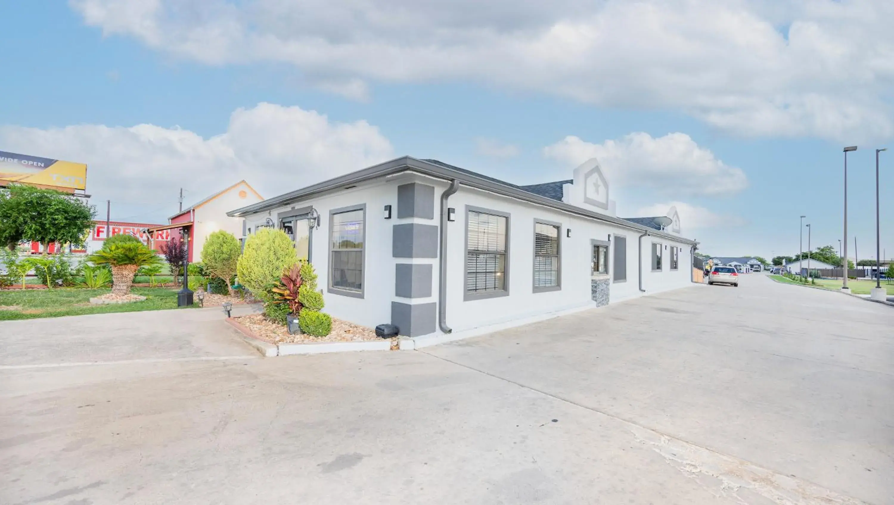 Property building in Executive Inn Hondo Property building in Executive Inn Hondo