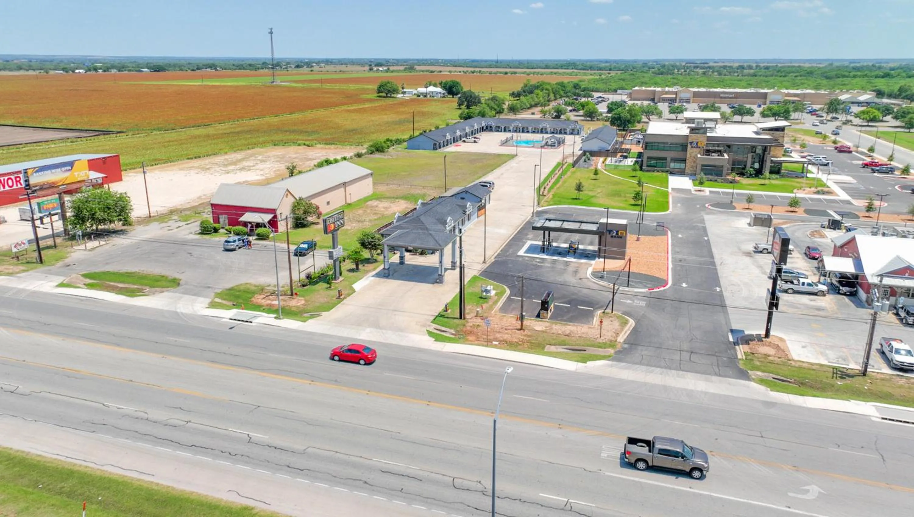 Property building in Executive Inn Hondo