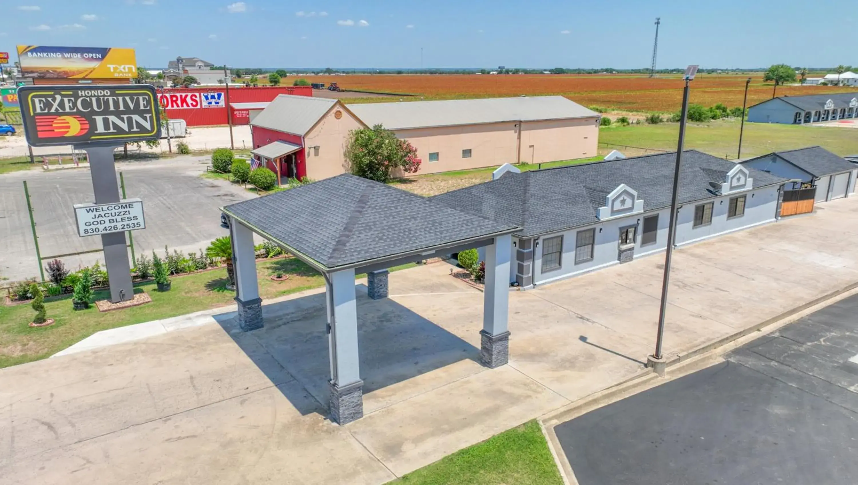 Property building in Executive Inn Hondo Property building in Executive Inn Hondo