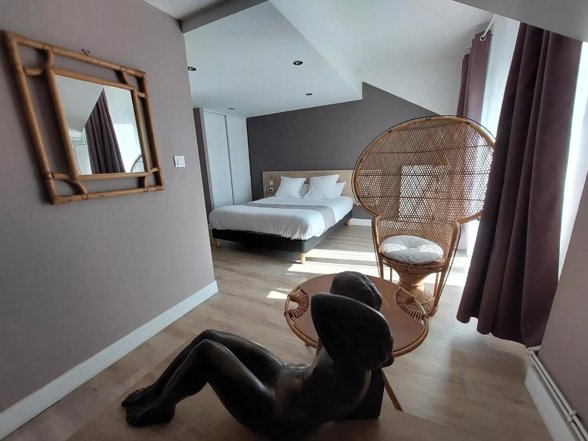 Double Room in Logis Auberge Des Voyageurs Double Room in Logis Auberge Des Voyageurs