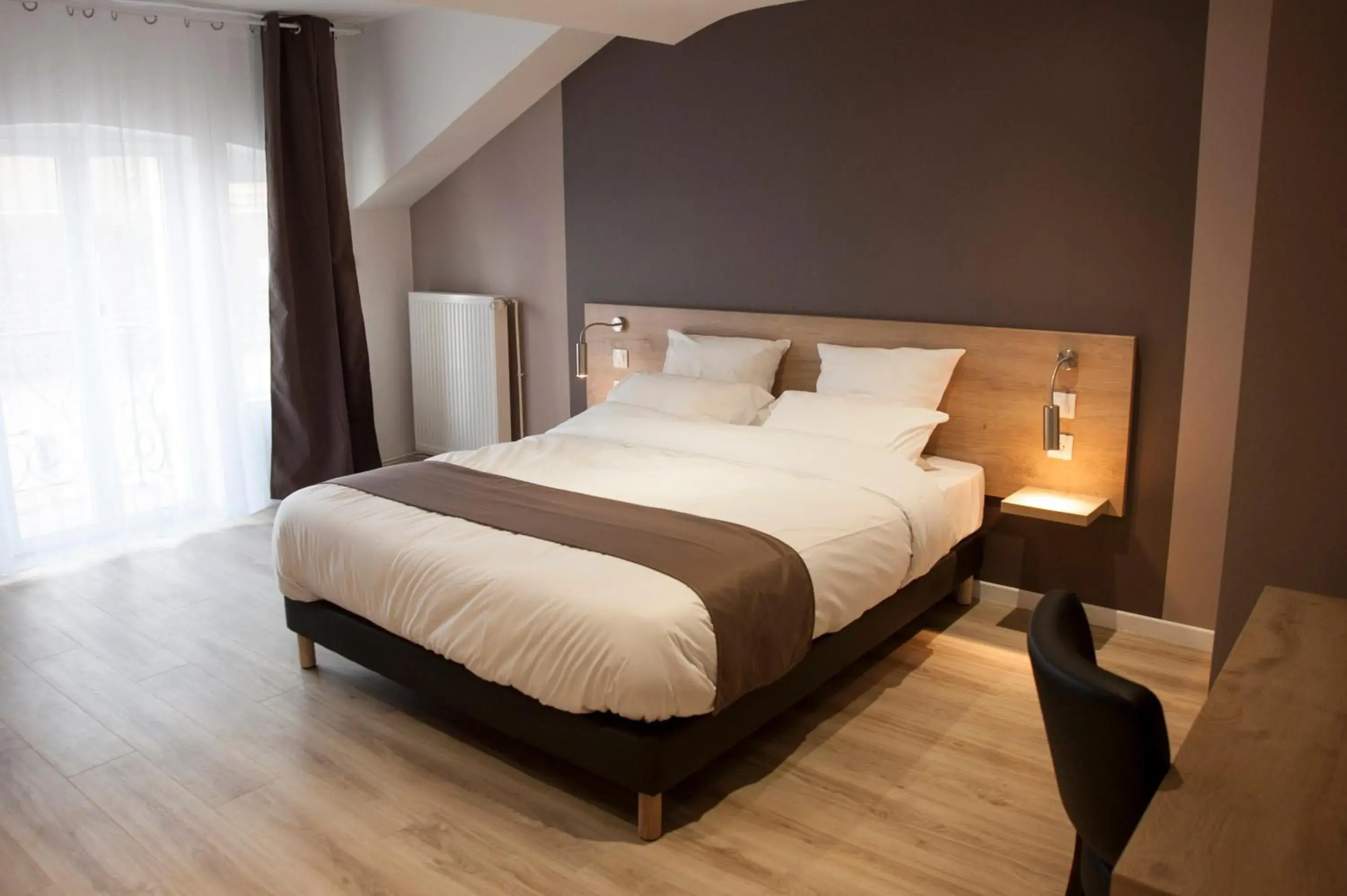 Double Room in Logis Auberge Des Voyageurs Double Room in Logis Auberge Des Voyageurs