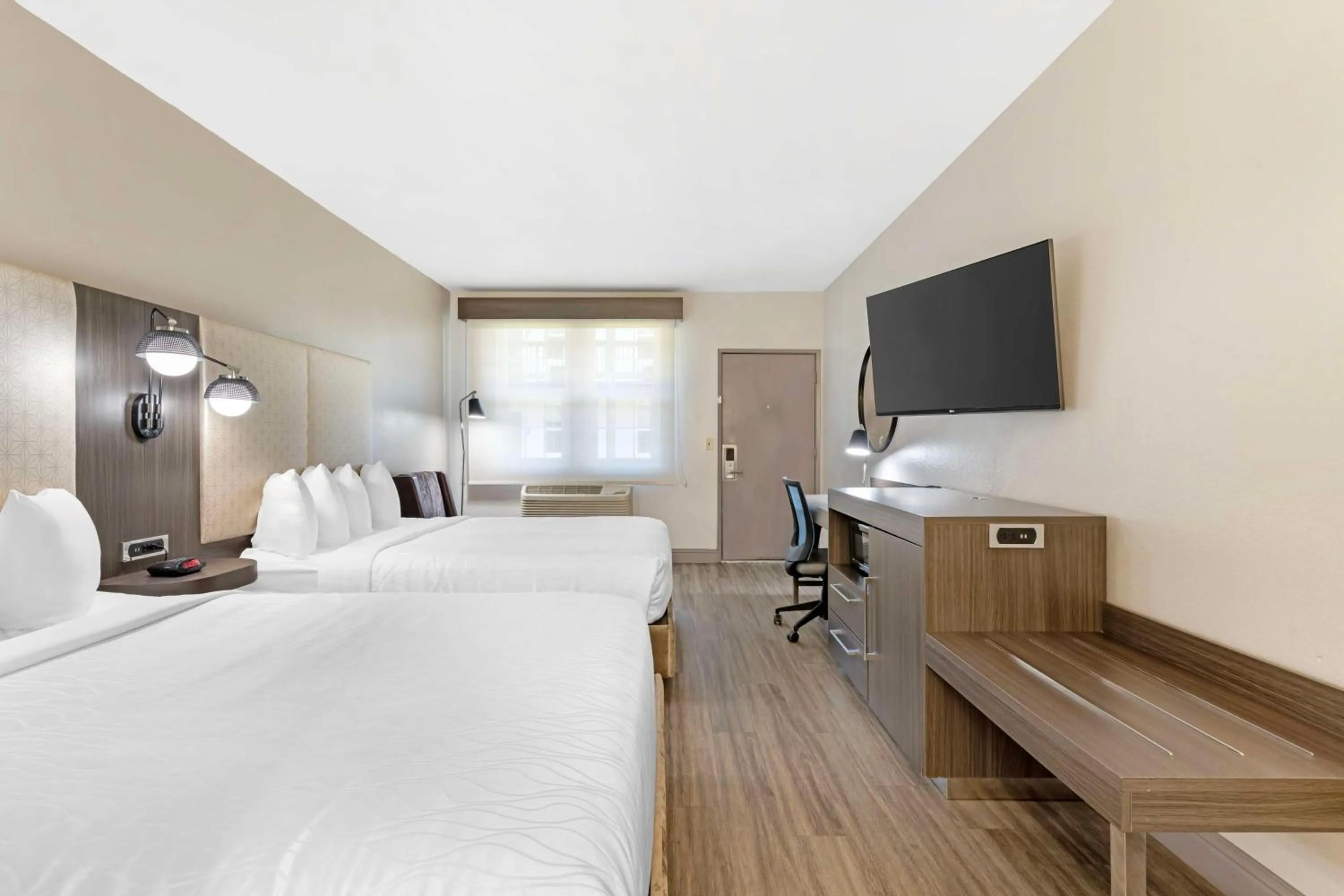 Bedroom, Bed in Best Western Marina State Beach