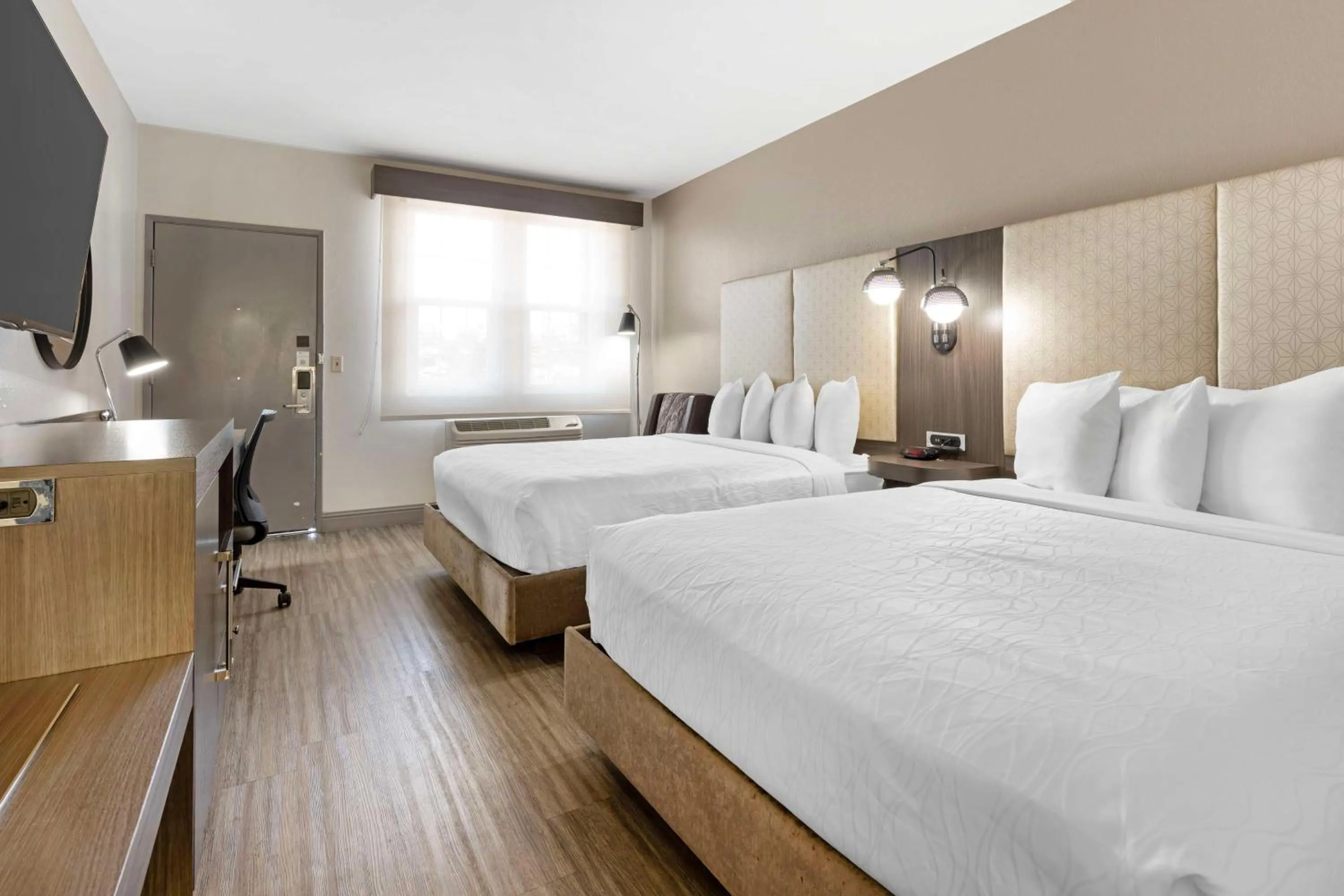 Bedroom, Bed in Best Western Marina State Beach