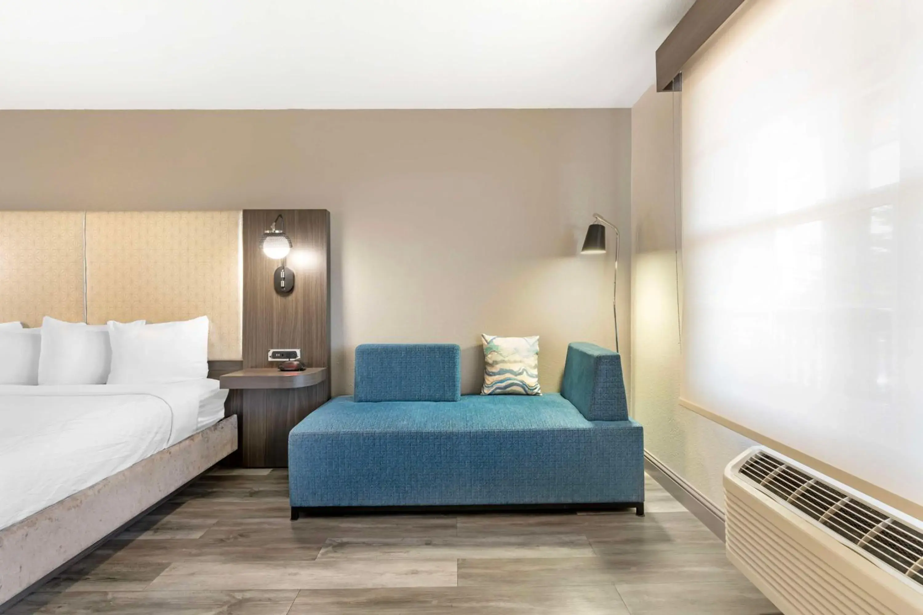 Bedroom, Bed in Best Western Marina State Beach Bedroom, Bed in Best Western Marina State Beach