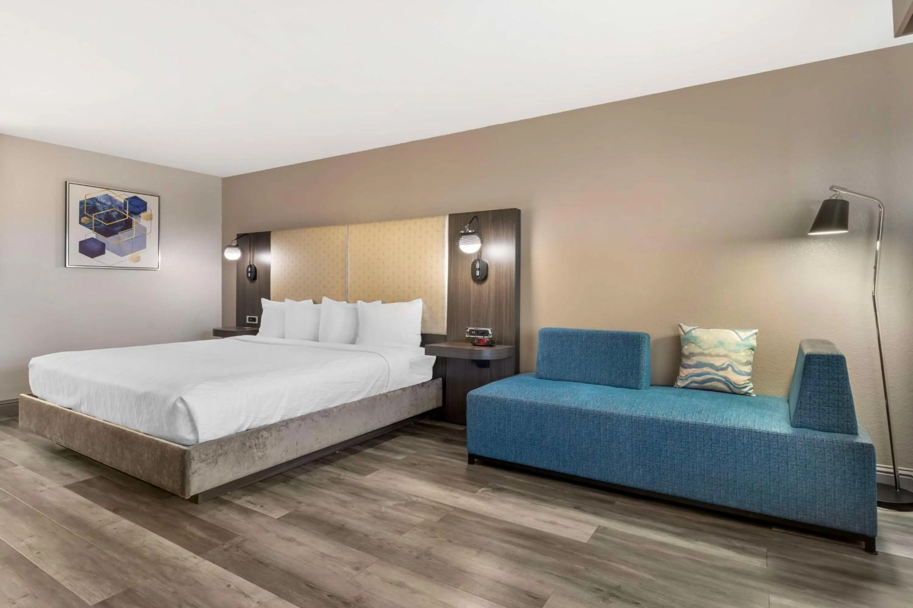 Bedroom, Bed in Best Western Marina State Beach